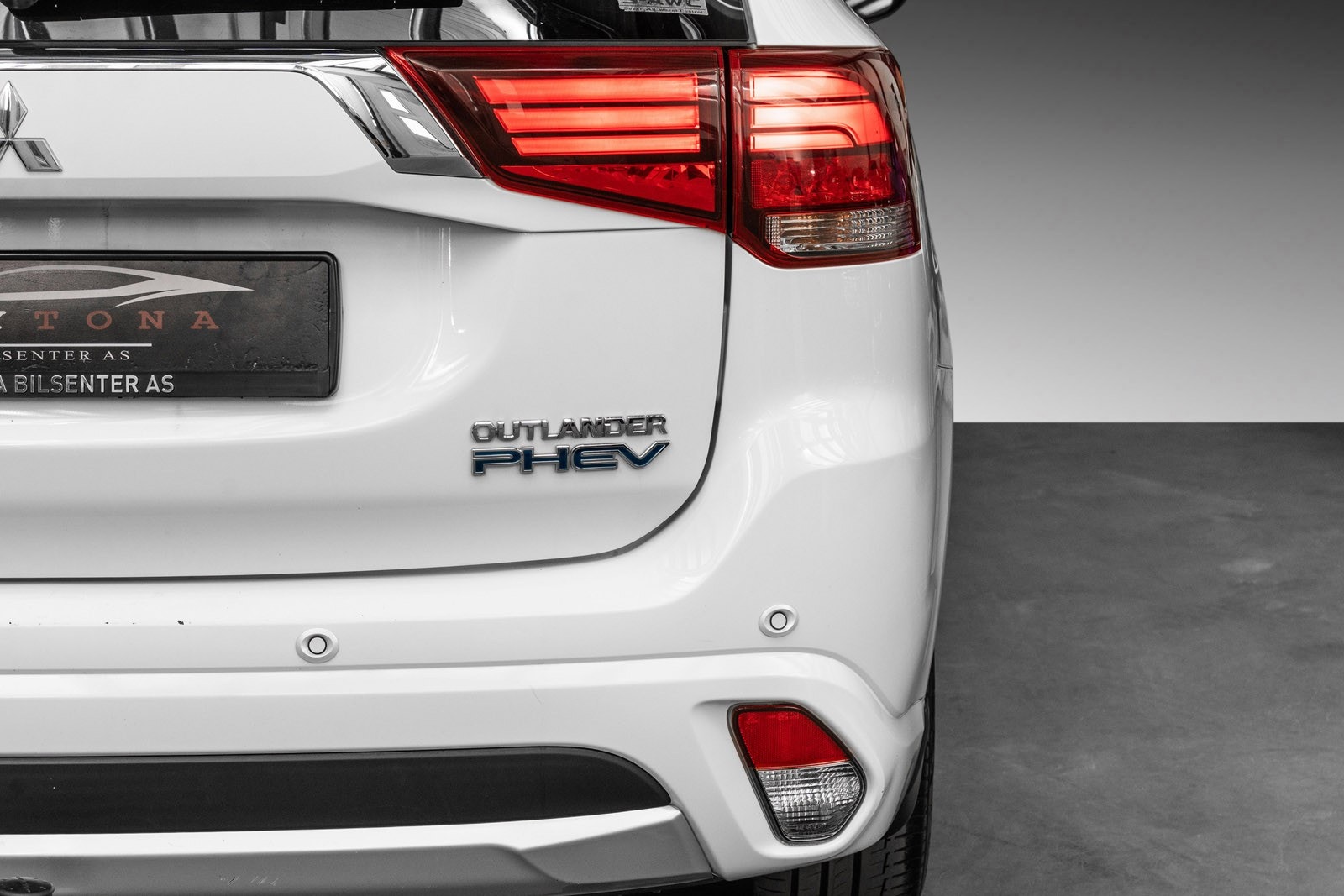 Mitsubishi Outlander PHEV CVT, 203ps, 2017