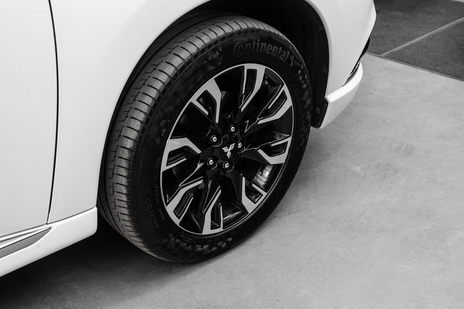 Mitsubishi Outlander PHEV CVT, 203ps, 2017