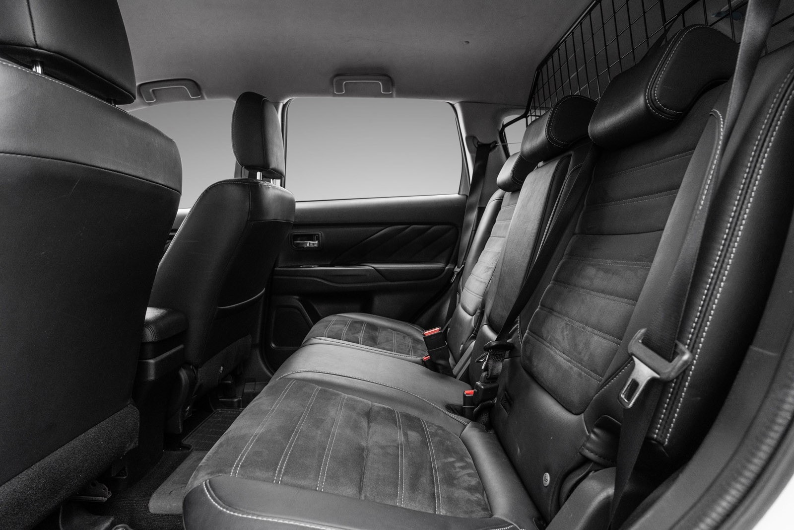 Mitsubishi Outlander PHEV CVT, 203ps, 2017