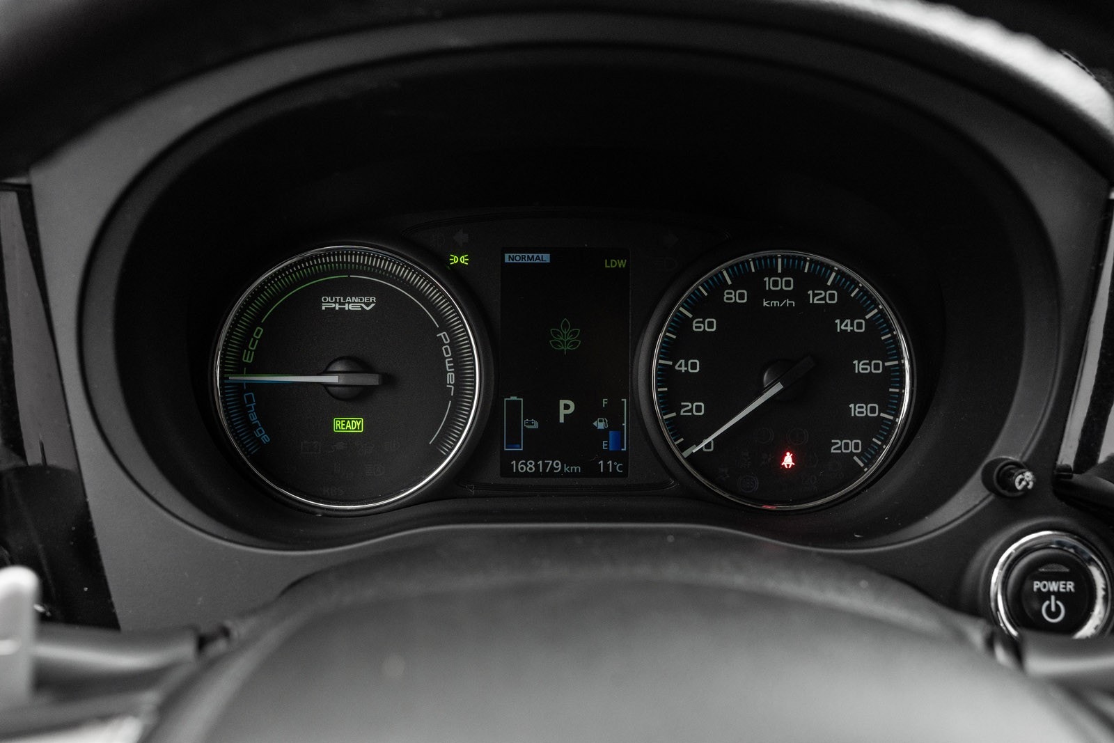 Mitsubishi Outlander PHEV CVT, 203ps, 2017
