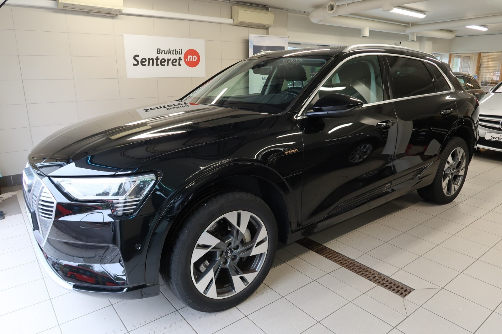 Audi e-tron 50 quattro, 313hp, 2021