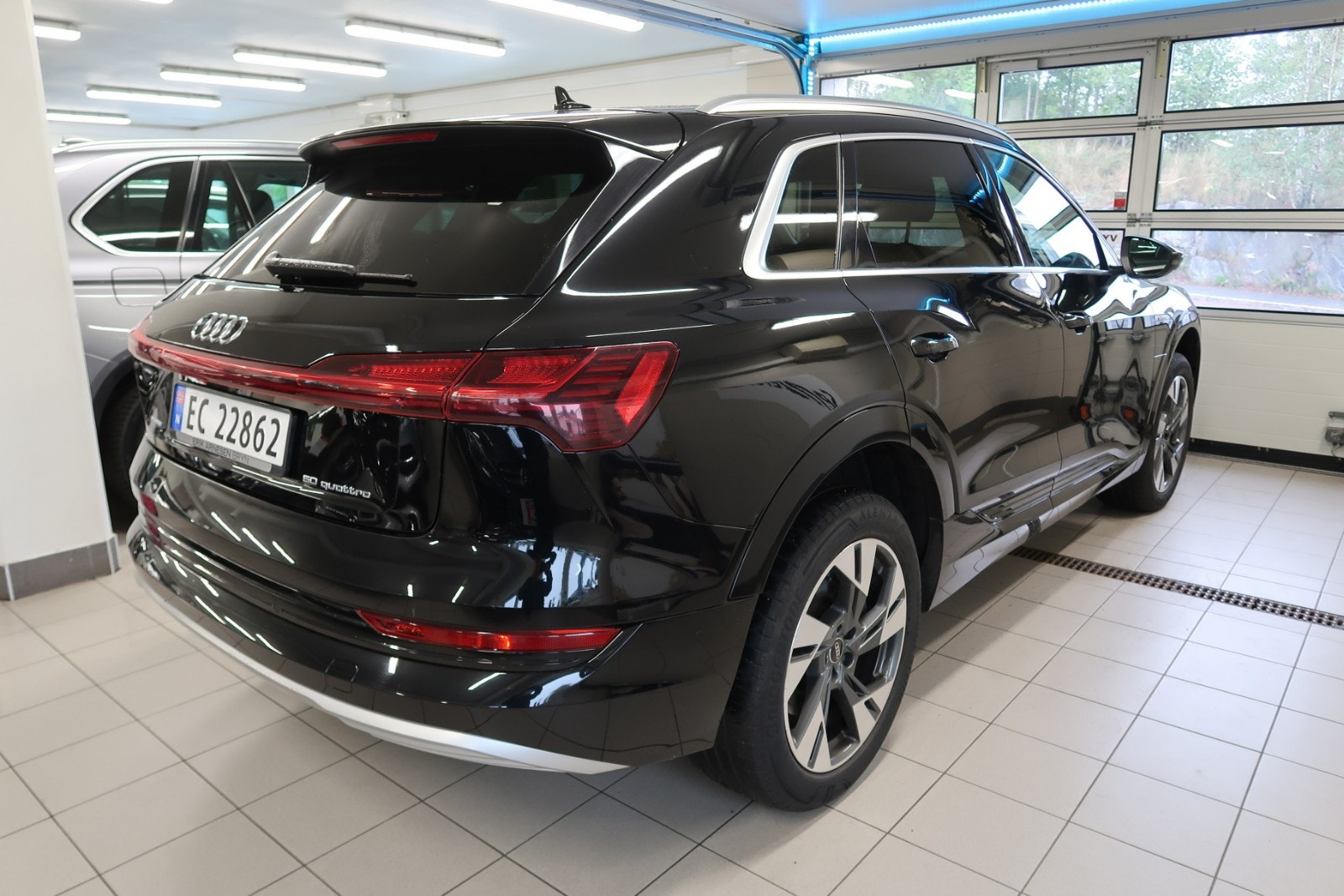 Audi e-tron 50 quattro, 313hp, 2021