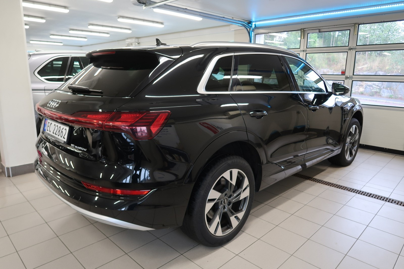 Audi e-tron 50 quattro, 313hp, 2021