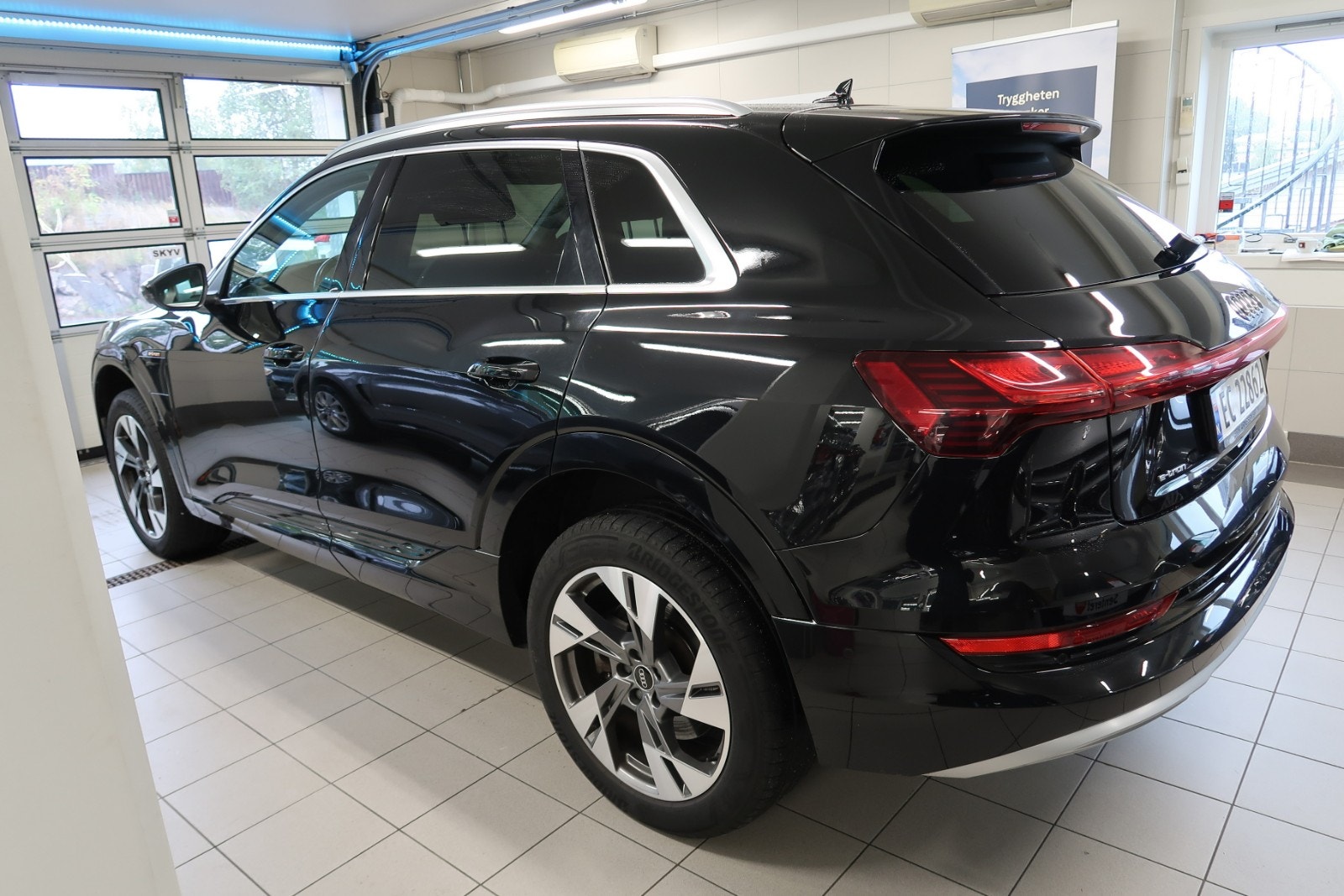 Audi e-tron 50 quattro, 313hp, 2021