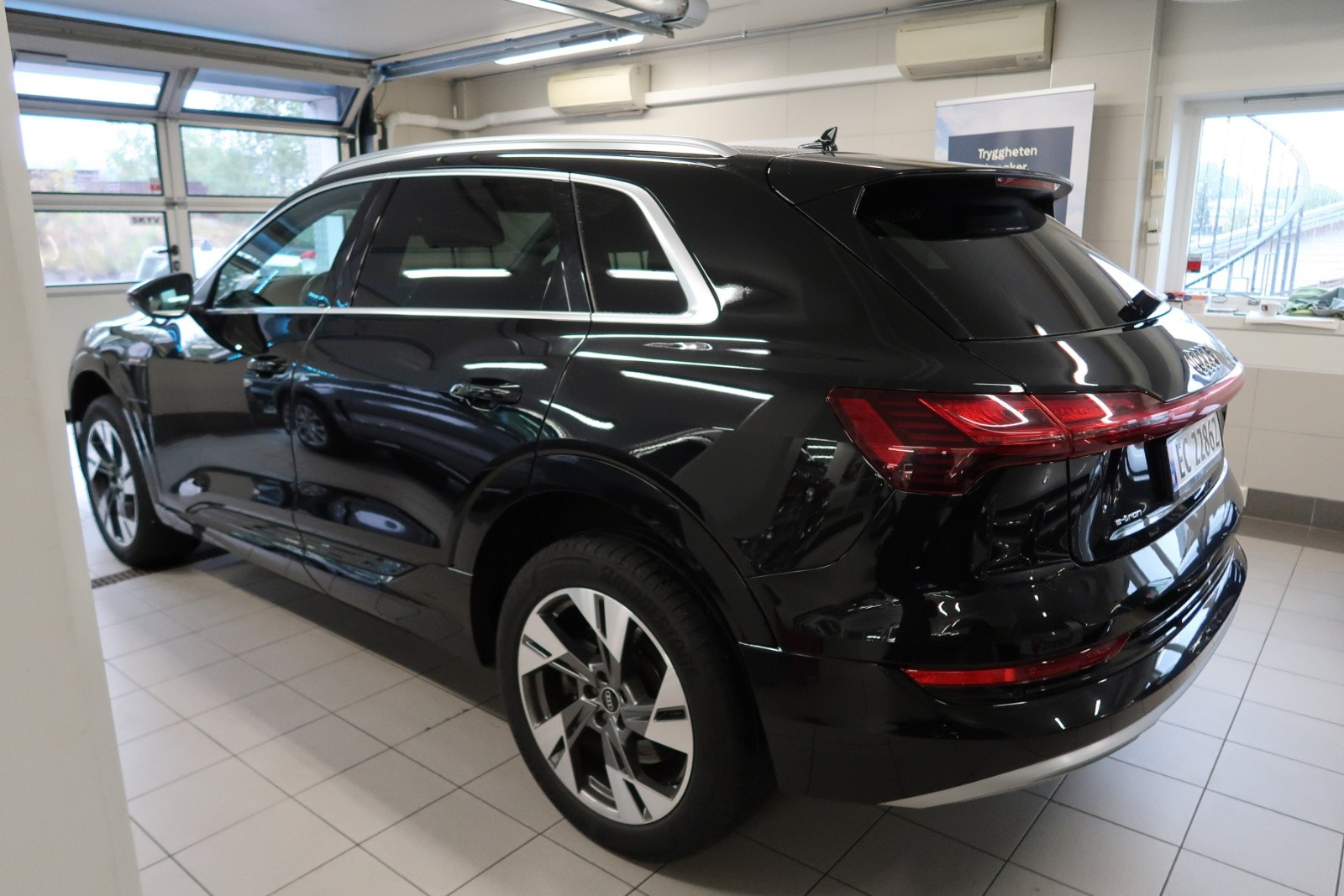 Audi e-tron 50 quattro, 313hp, 2021