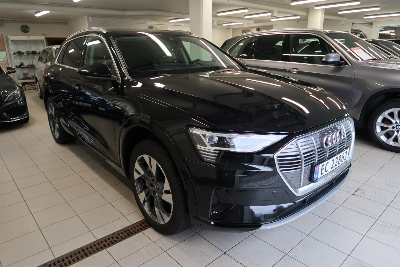 Audi e-tron 50 quattro, 313hp, 2021