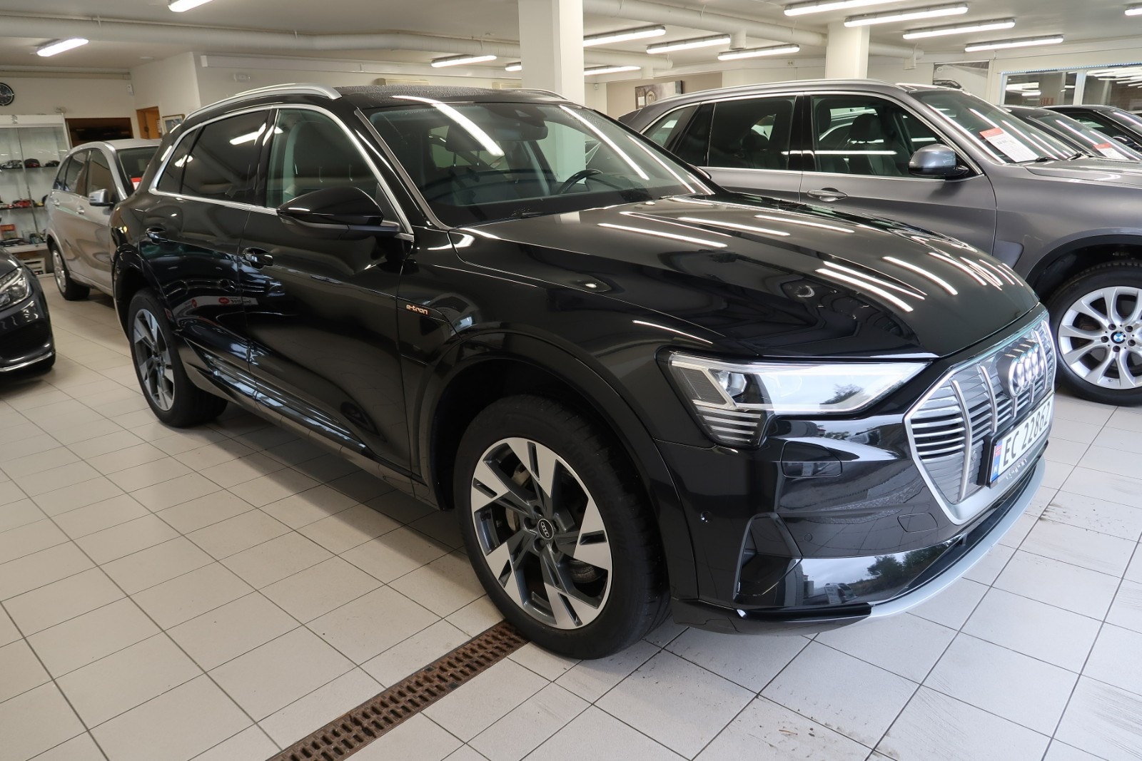 Audi e-tron 50 quattro, 313hp, 2021