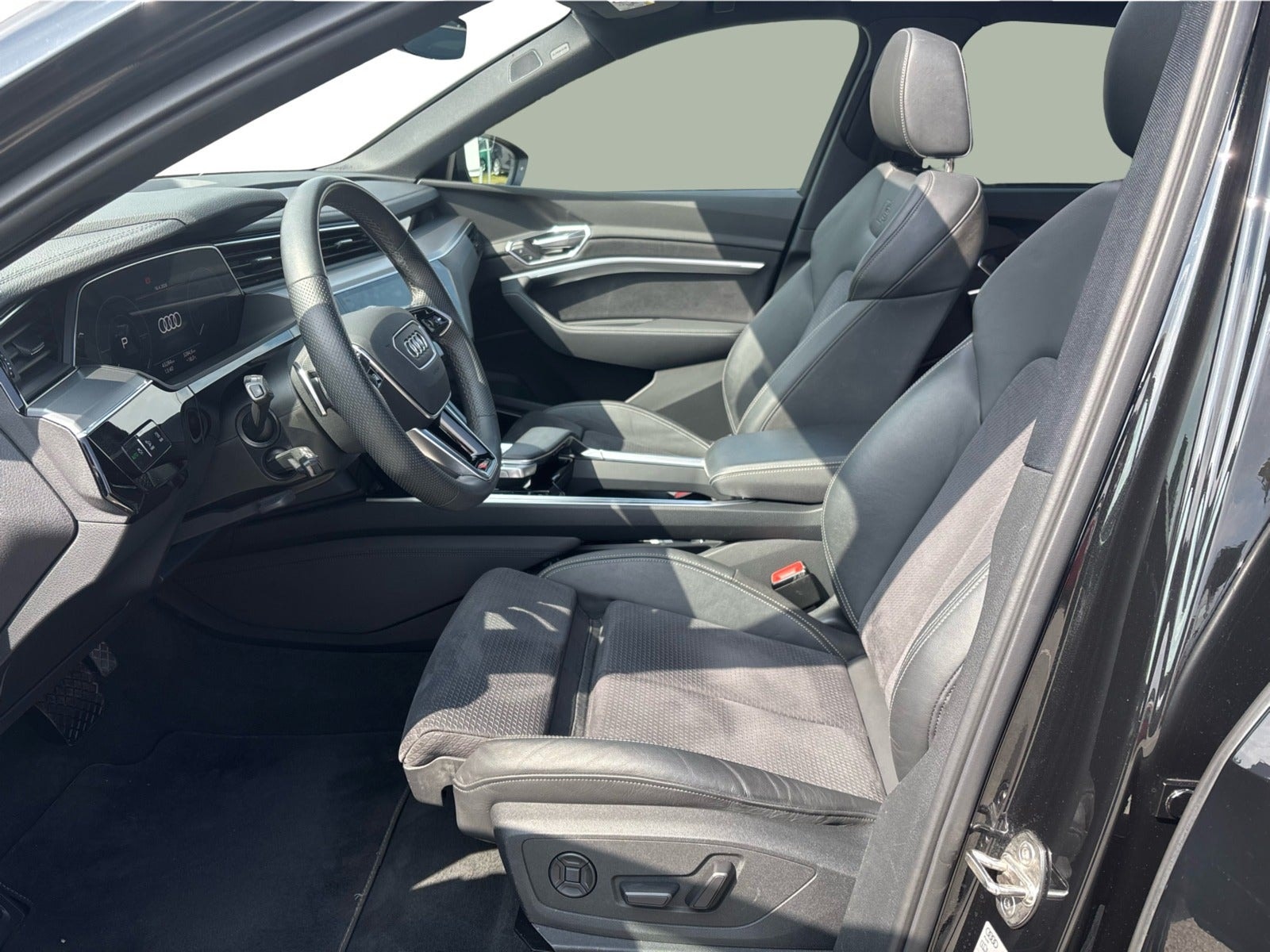 Audi e-tron 55 quattro, 408ps, 2023