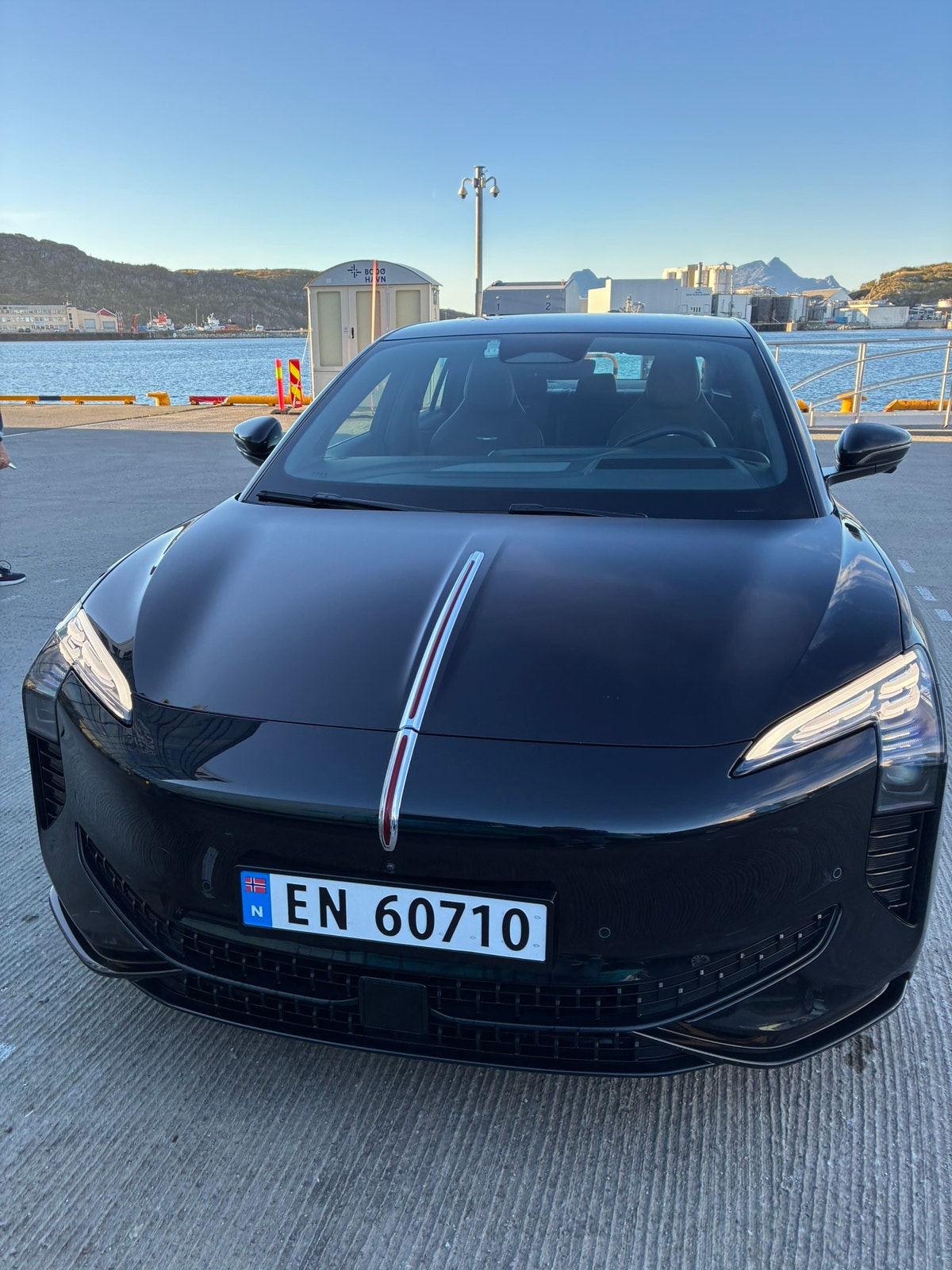 Hongqi EH7 111 kWh AWD, 619ps, 2025