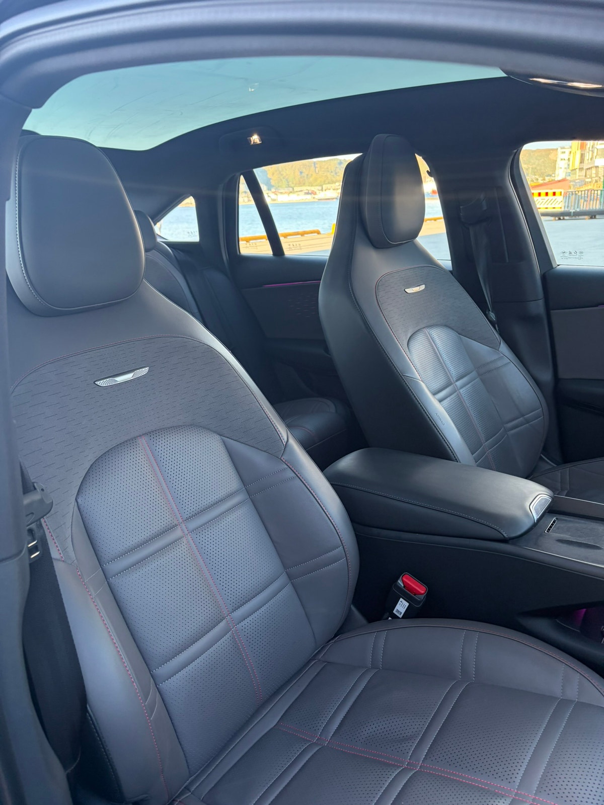 Hongqi EH7 111 kWh AWD, 619ps, 2025