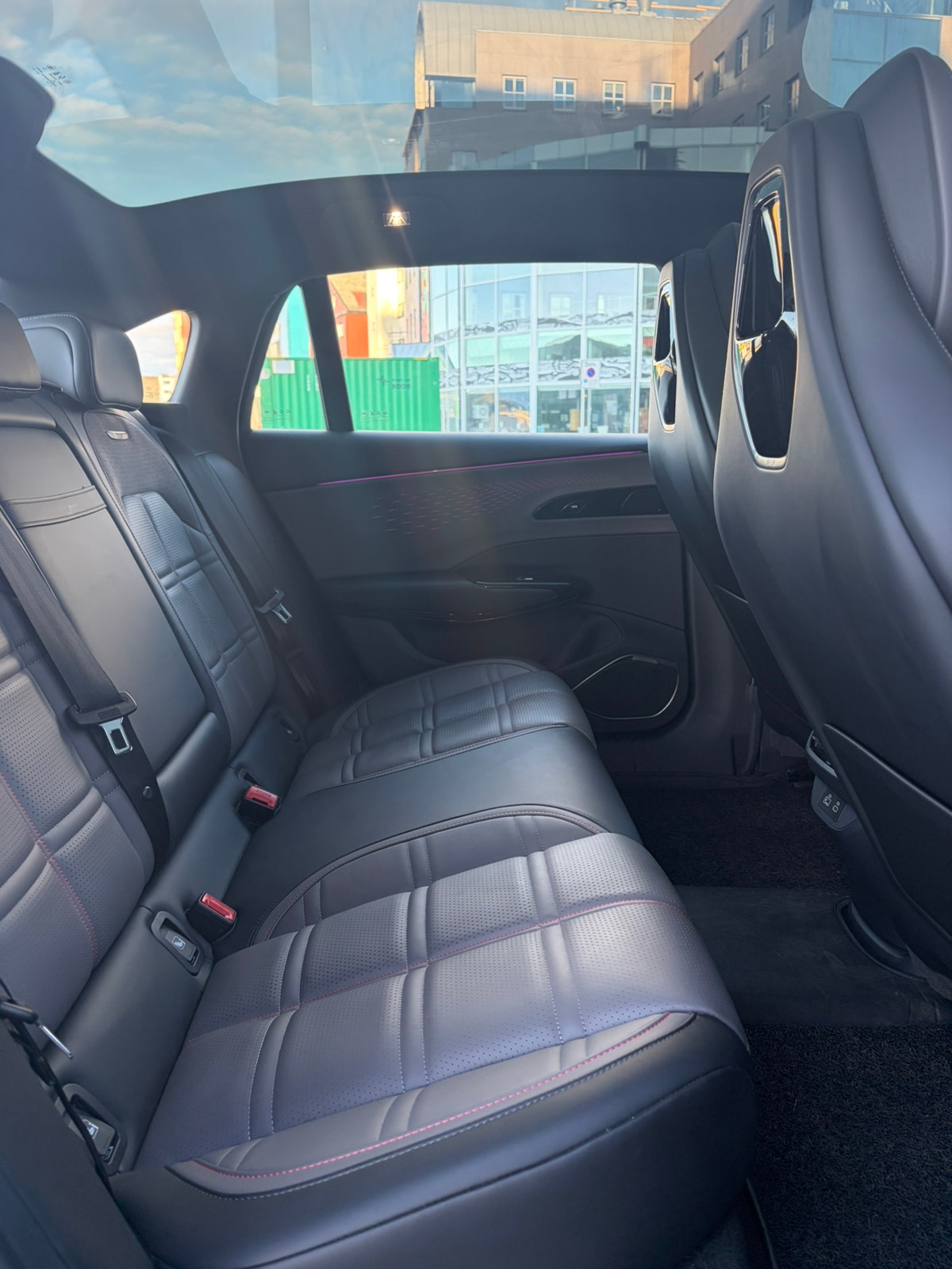 Hongqi EH7 111 kWh AWD, 619ps, 2025