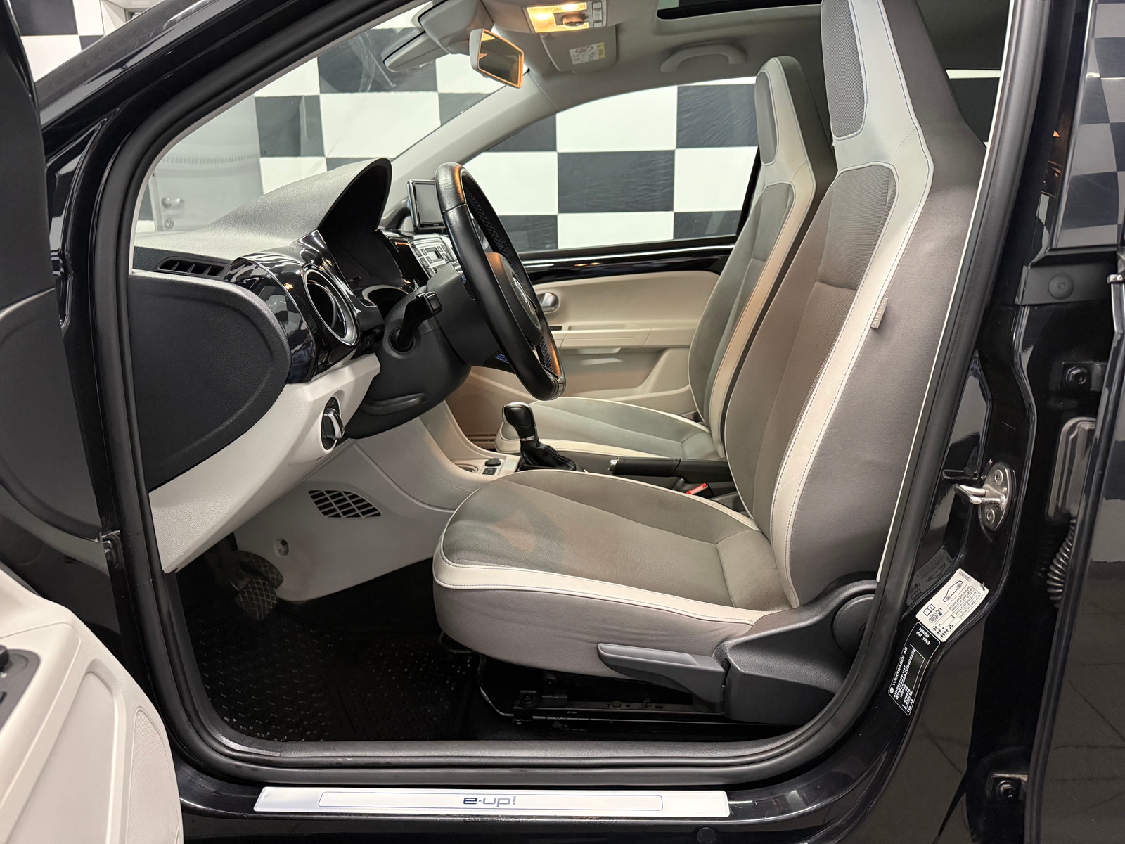 Volkswagen e-up!, 82ps, 2016