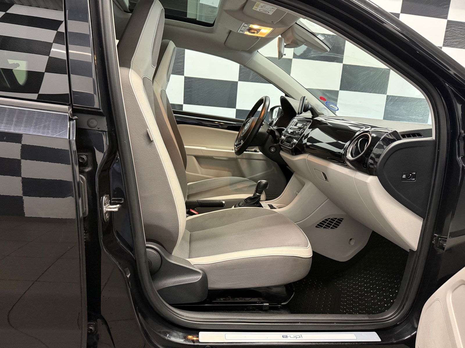 Volkswagen e-up!, 82ps, 2016