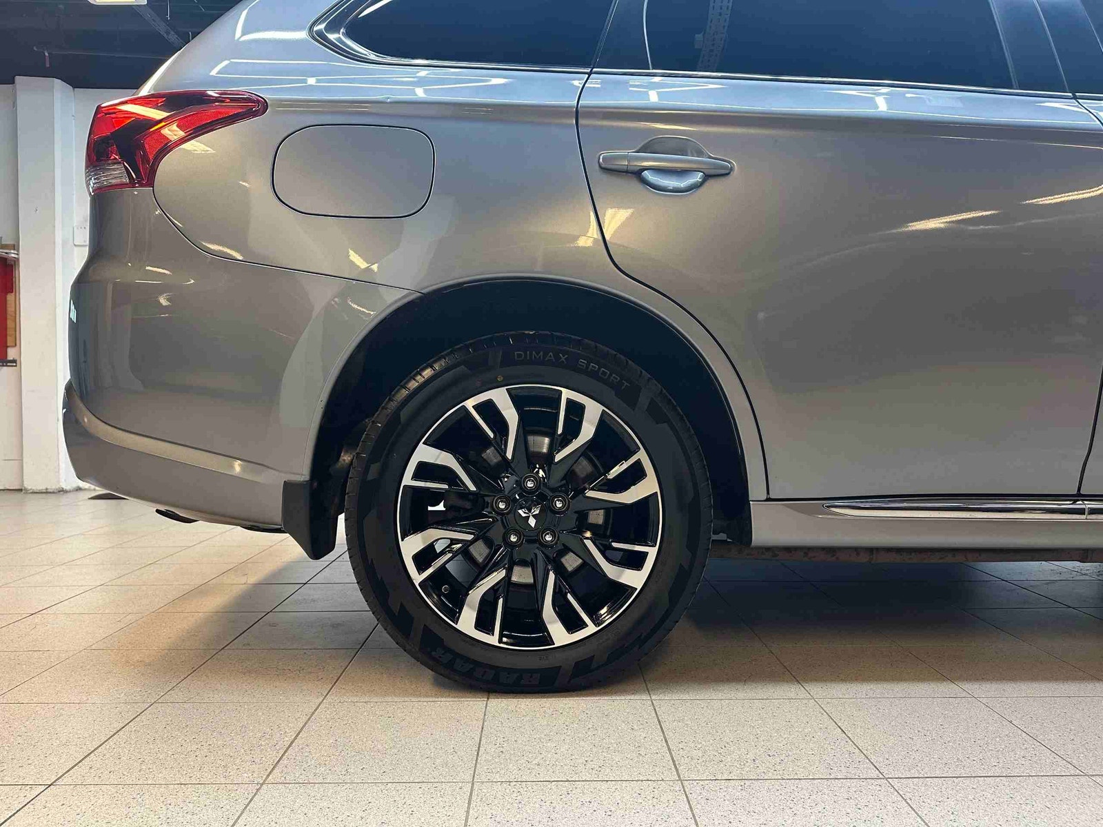 Mitsubishi Outlander PHEV CVT, 203hp, 2018
