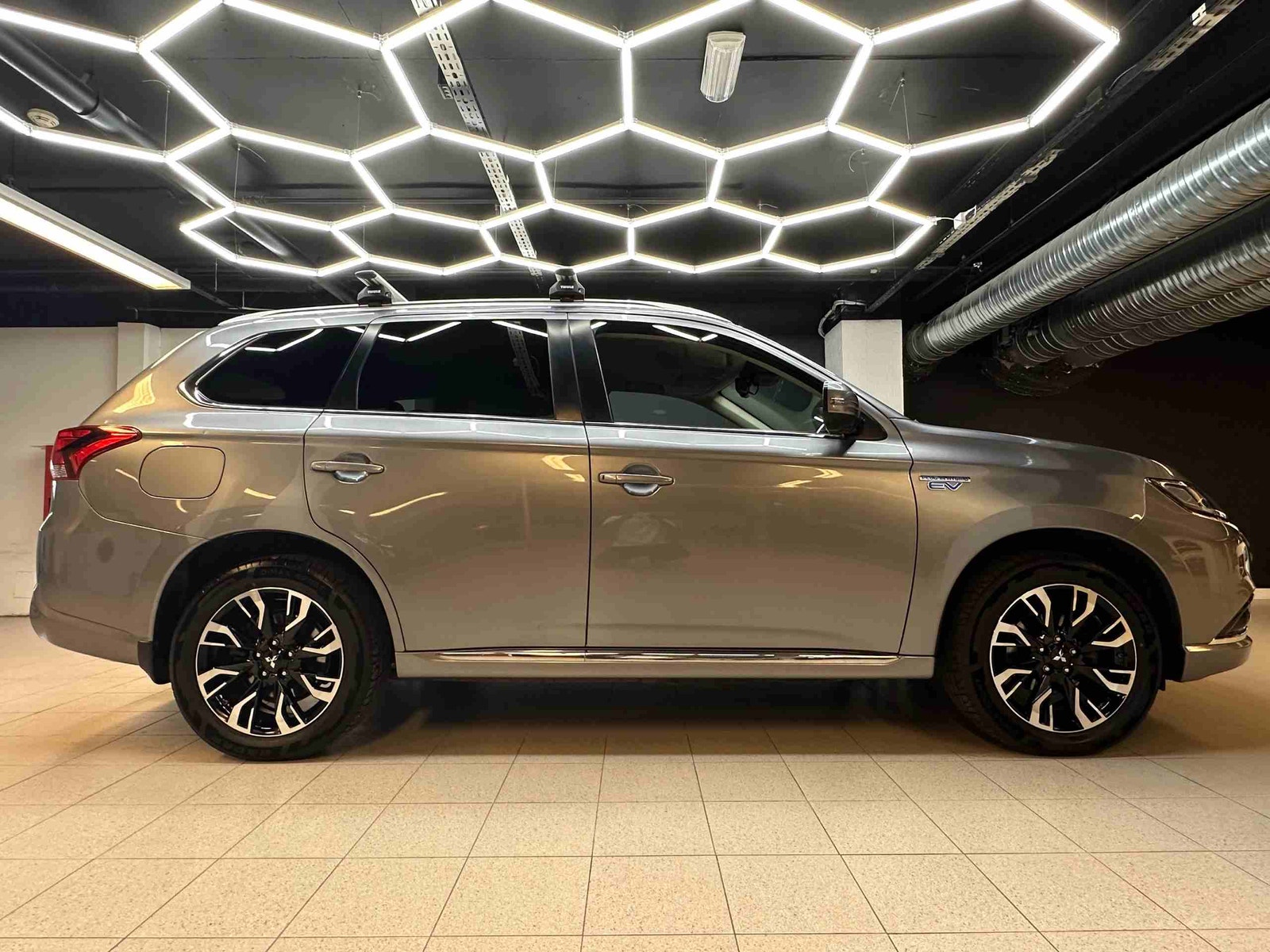 Mitsubishi Outlander PHEV CVT, 203hp, 2018