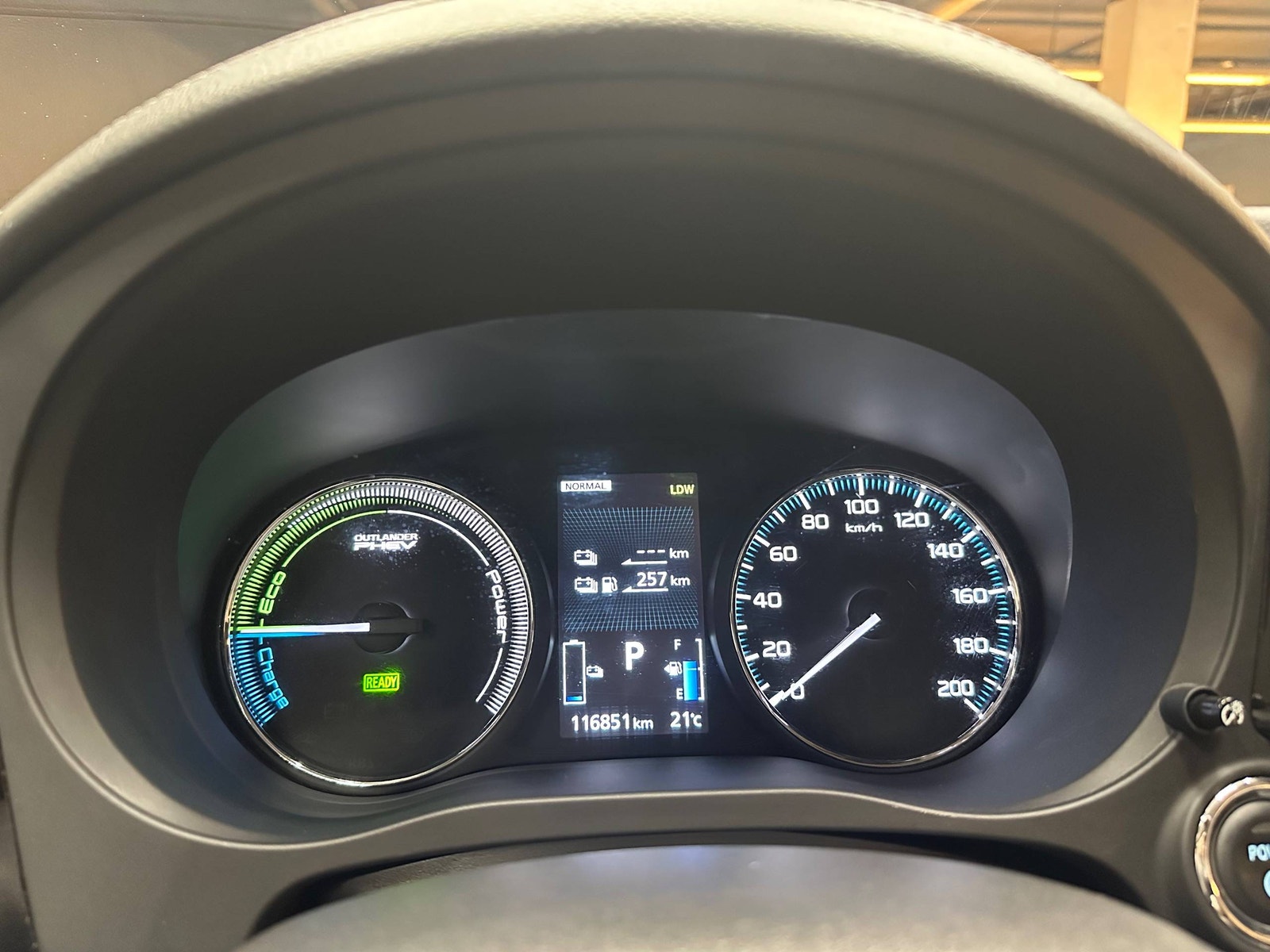 Mitsubishi Outlander PHEV CVT, 203hp, 2018