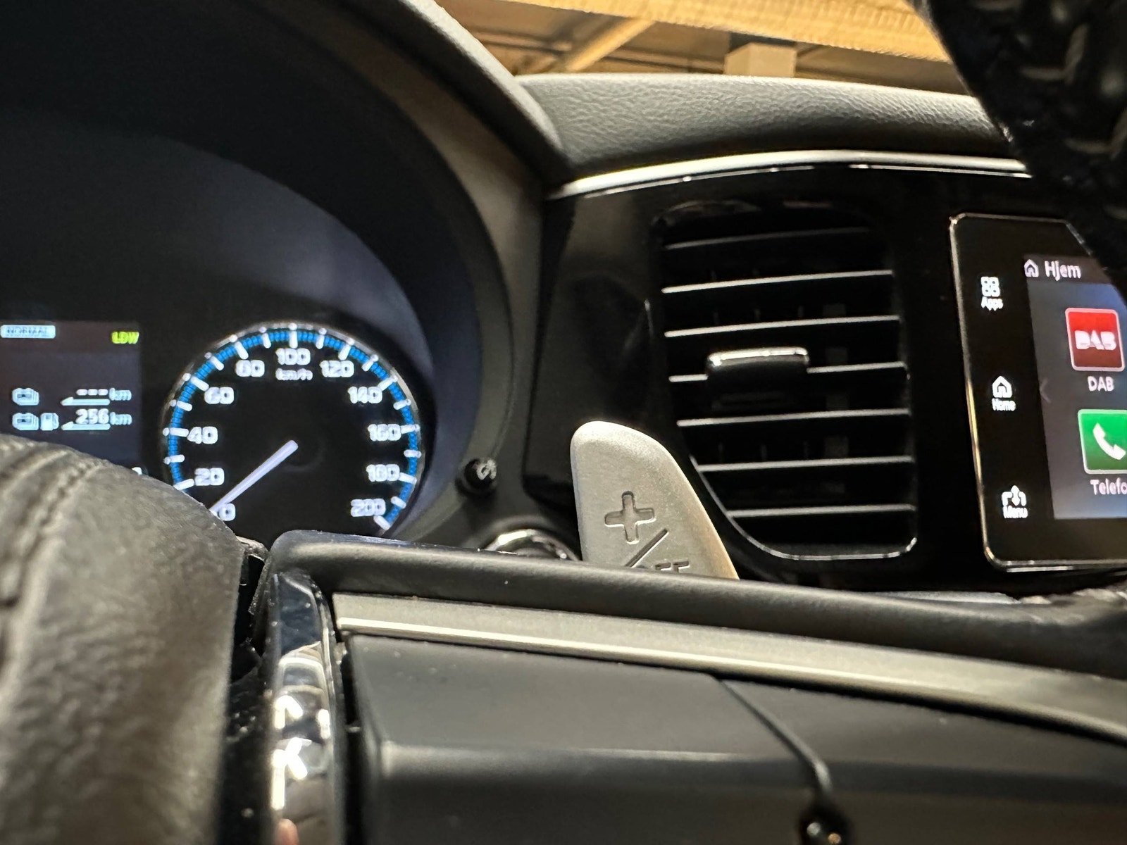 Mitsubishi Outlander PHEV CVT, 203hp, 2018
