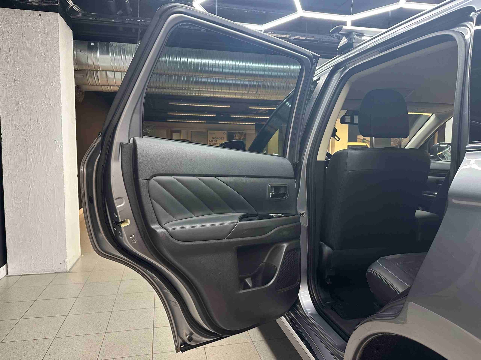 Mitsubishi Outlander PHEV CVT, 203hp, 2018