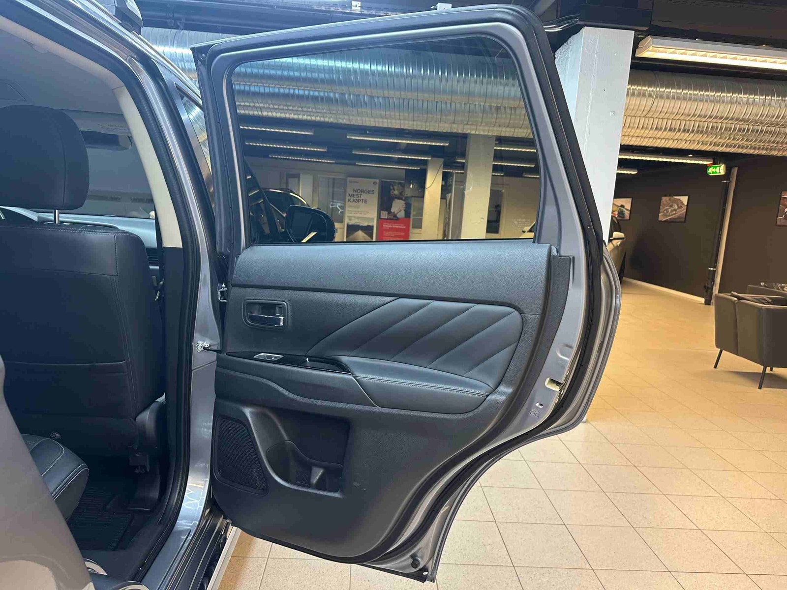 Mitsubishi Outlander PHEV CVT, 203hp, 2018