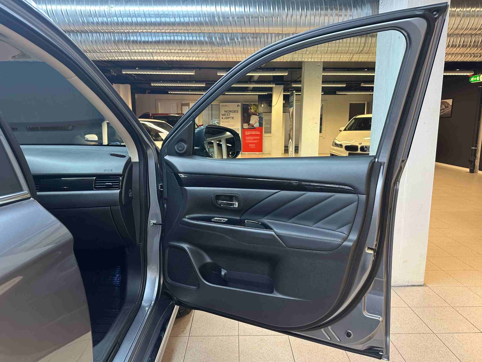 Mitsubishi Outlander PHEV CVT, 203hp, 2018