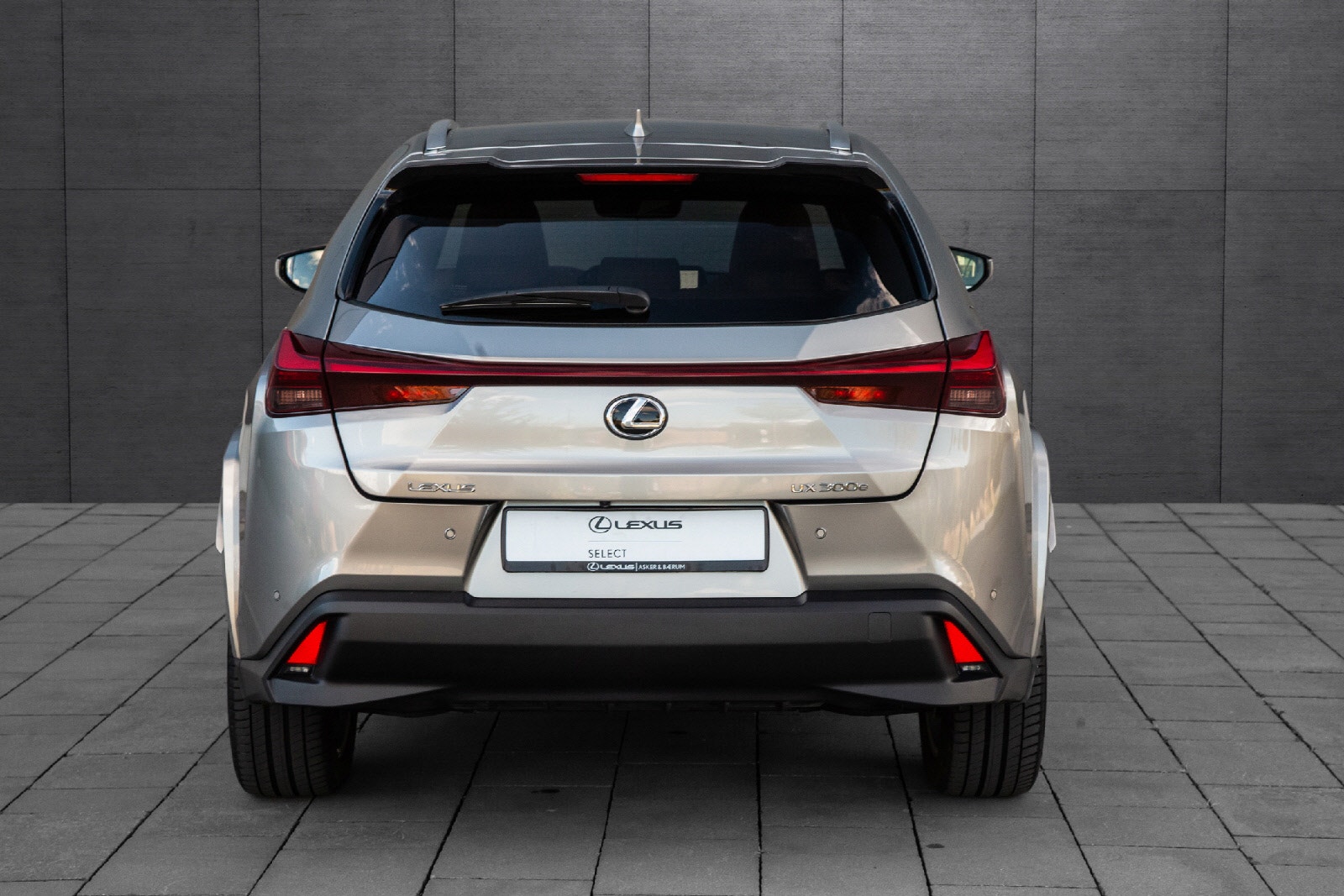 Lexus UX 300e, 204ps, 2024