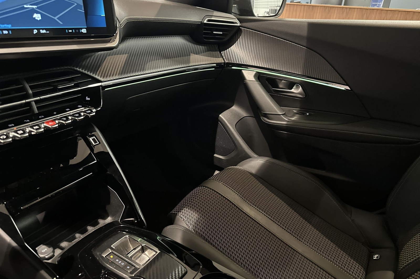 Peugeot e-2008, 136hp, 2022