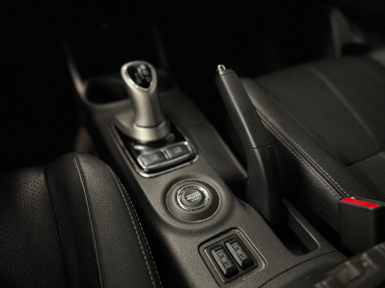Mitsubishi Outlander PHEV CVT, 203ps, 2014