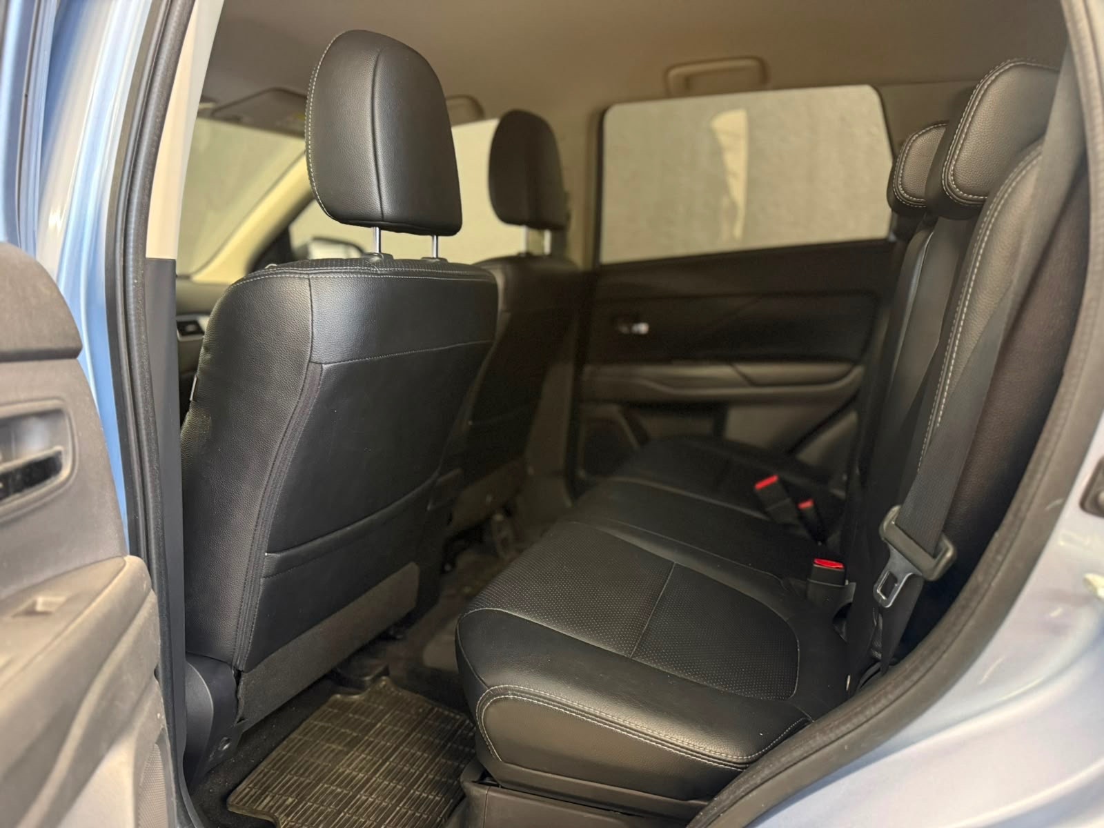 Mitsubishi Outlander PHEV CVT, 203ps, 2014