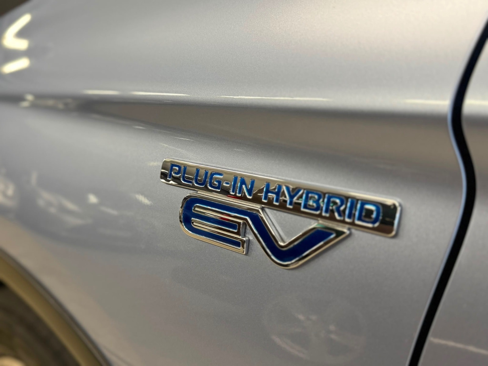 Mitsubishi Outlander PHEV CVT, 203ps, 2014