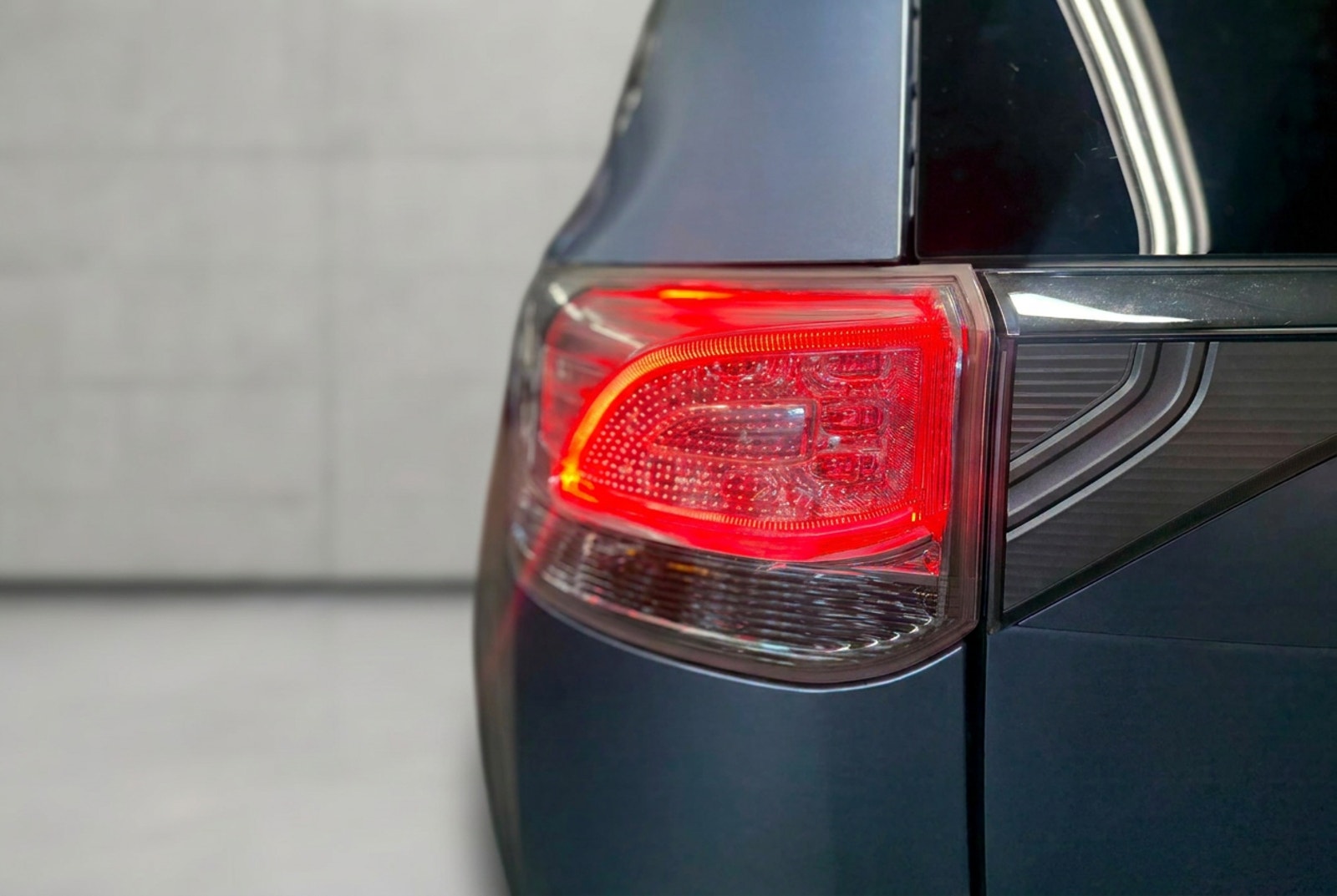 Mitsubishi Outlander PHEV CVT, 203ps, 2014