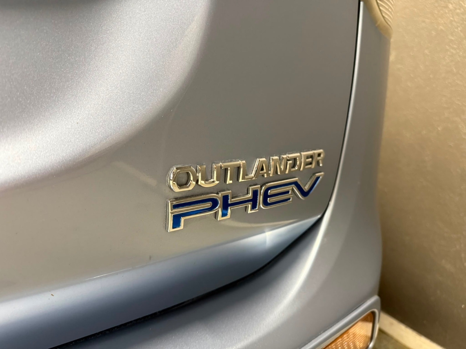 Mitsubishi Outlander PHEV CVT, 203ps, 2014
