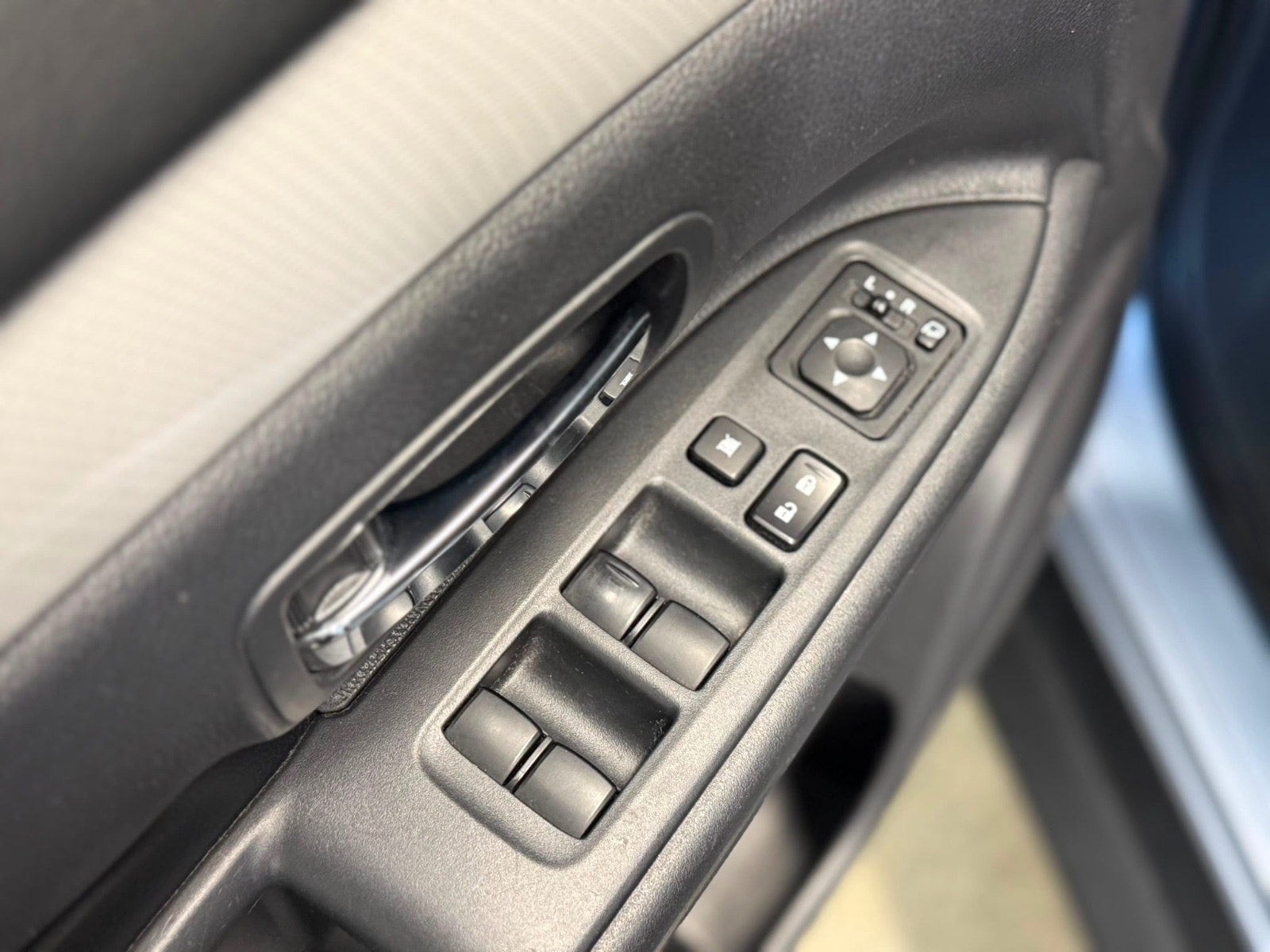 Mitsubishi Outlander PHEV CVT, 203ps, 2014