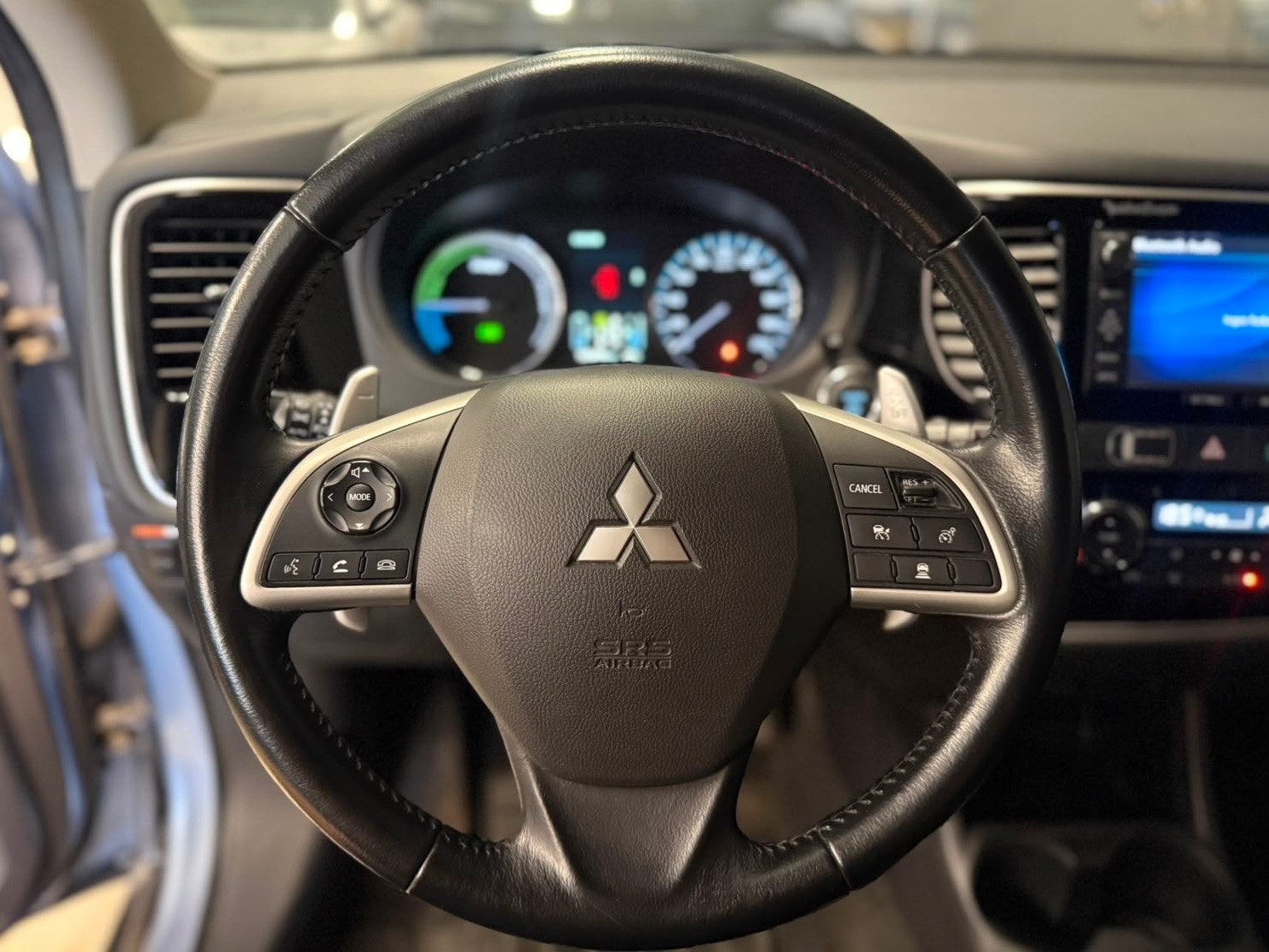 Mitsubishi Outlander PHEV CVT, 203ps, 2014