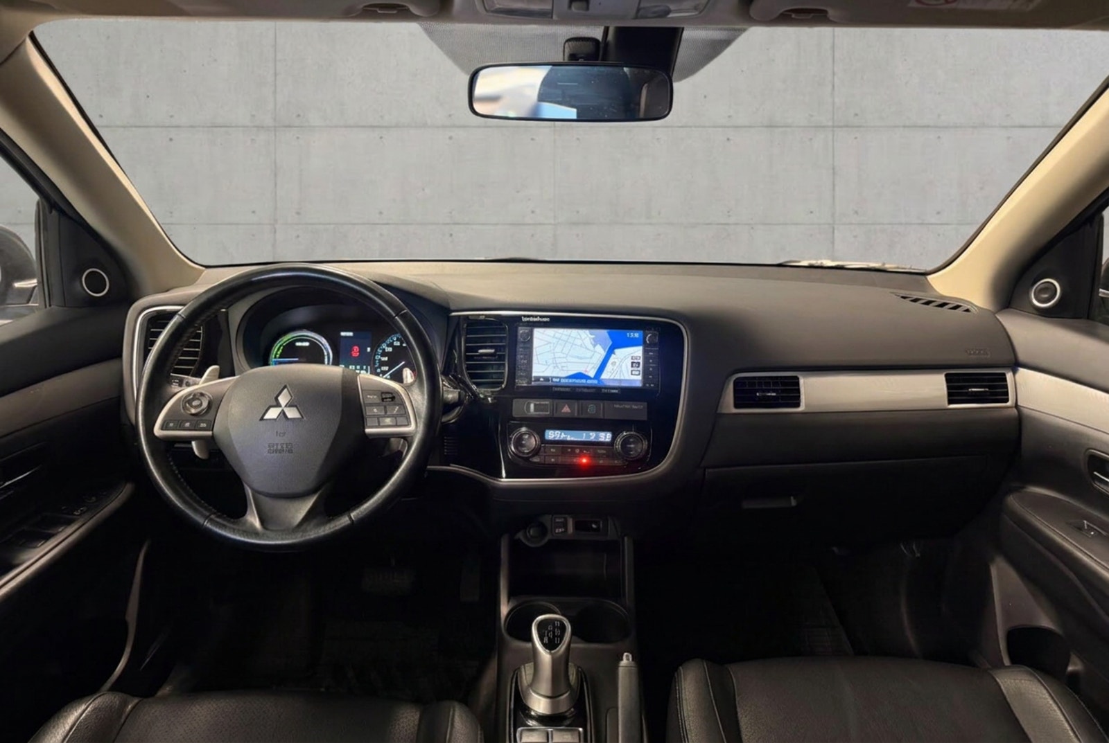Mitsubishi Outlander PHEV CVT, 203ps, 2014