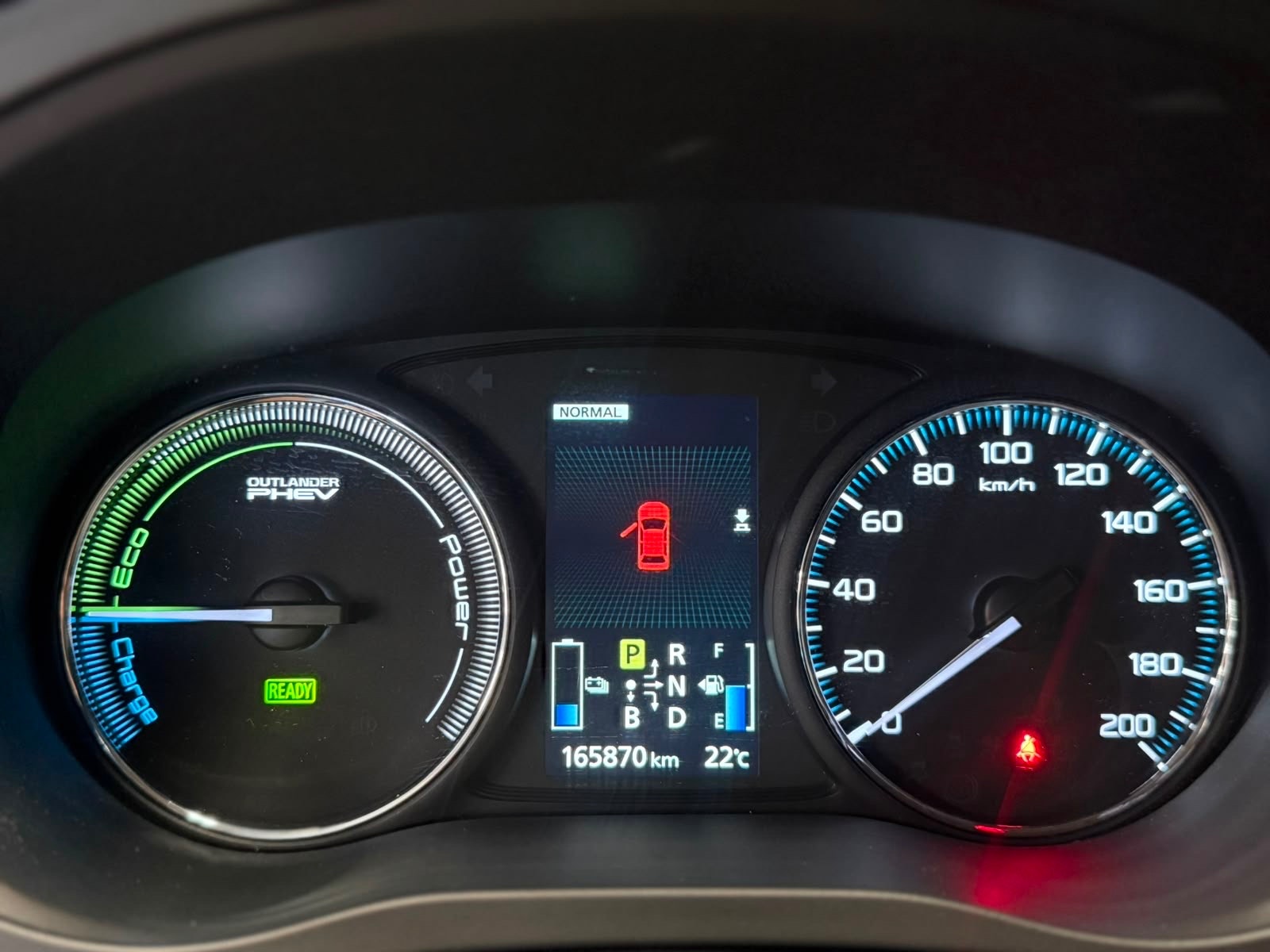 Mitsubishi Outlander PHEV CVT, 203ps, 2014