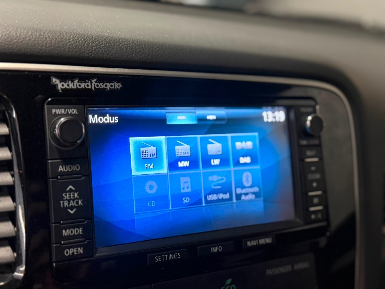 Mitsubishi Outlander PHEV CVT, 203ps, 2014