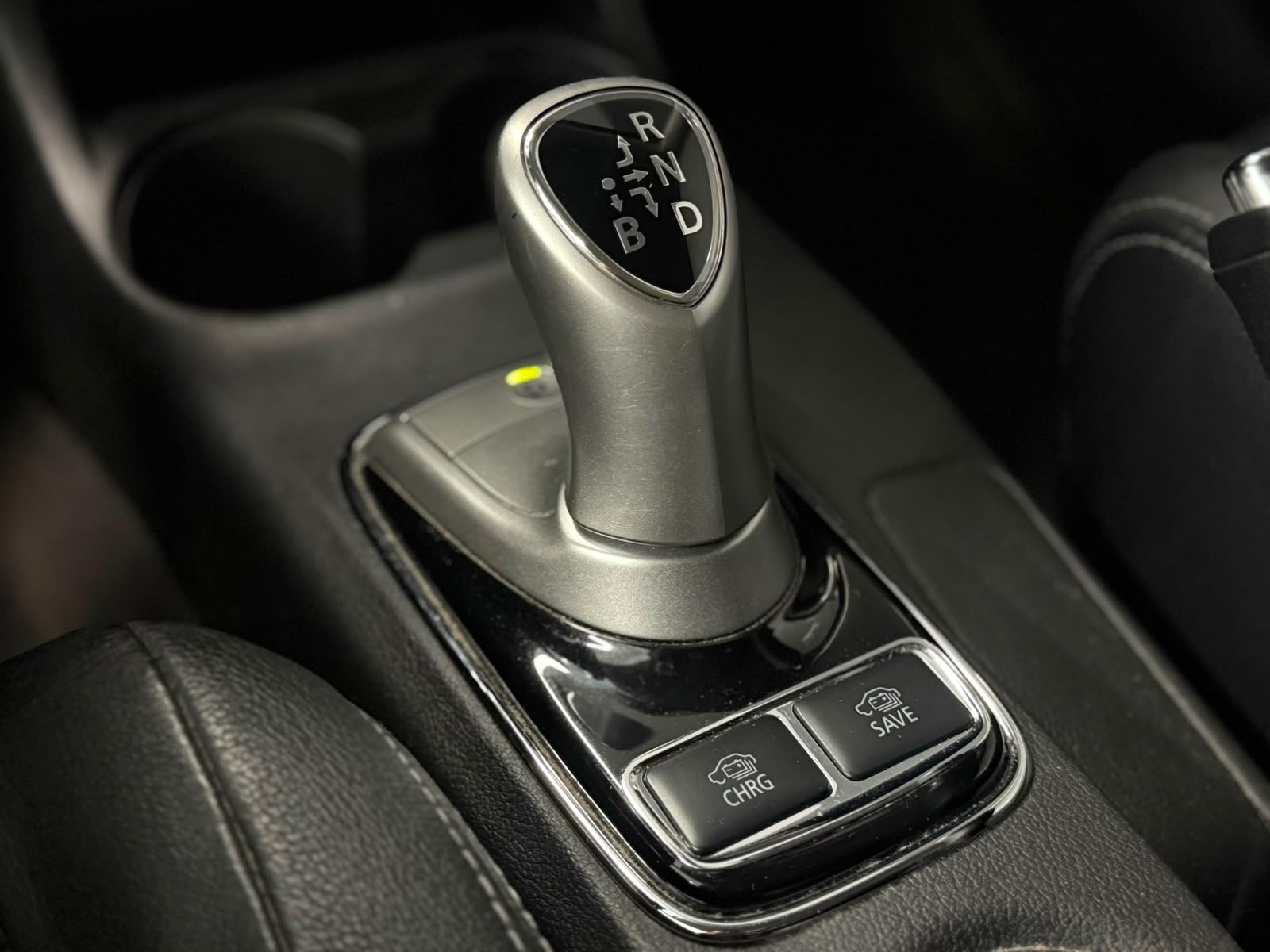Mitsubishi Outlander PHEV CVT, 203ps, 2014
