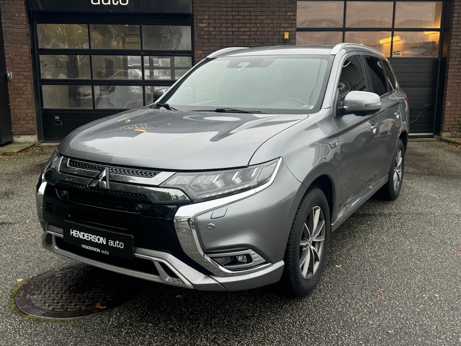 Mitsubishi Outlander PHEV CVT, 224hp, 2020