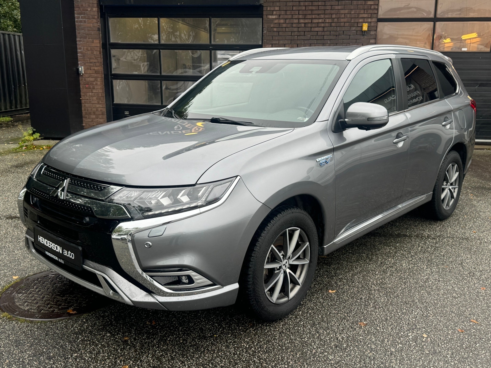 Mitsubishi Outlander PHEV CVT, 224hp, 2020