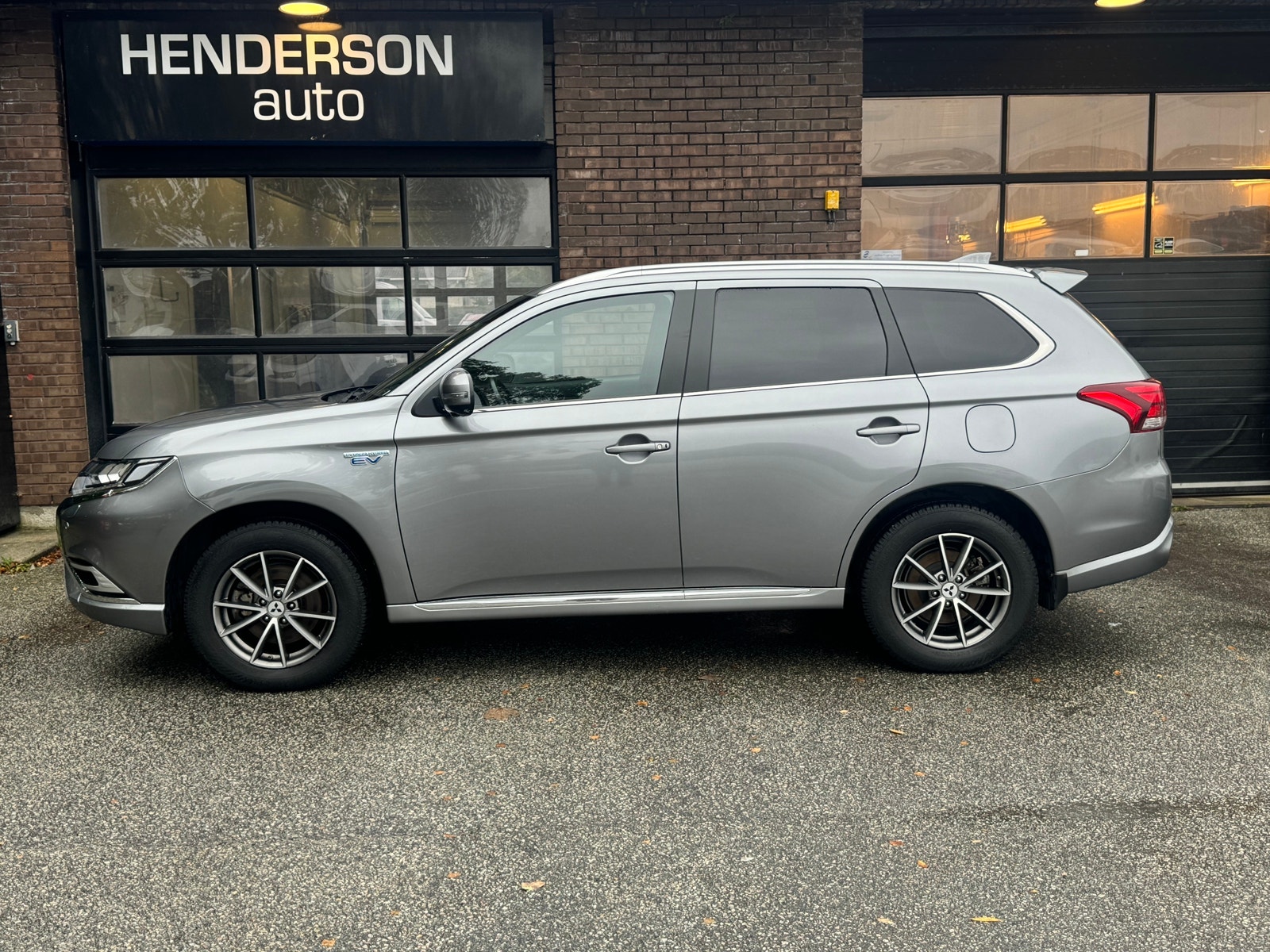 Mitsubishi Outlander PHEV CVT, 224hp, 2020