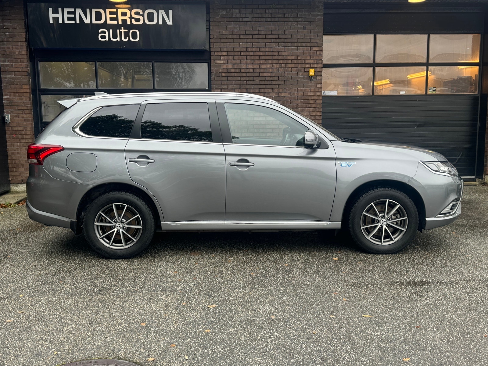 Mitsubishi Outlander PHEV CVT, 224hp, 2020