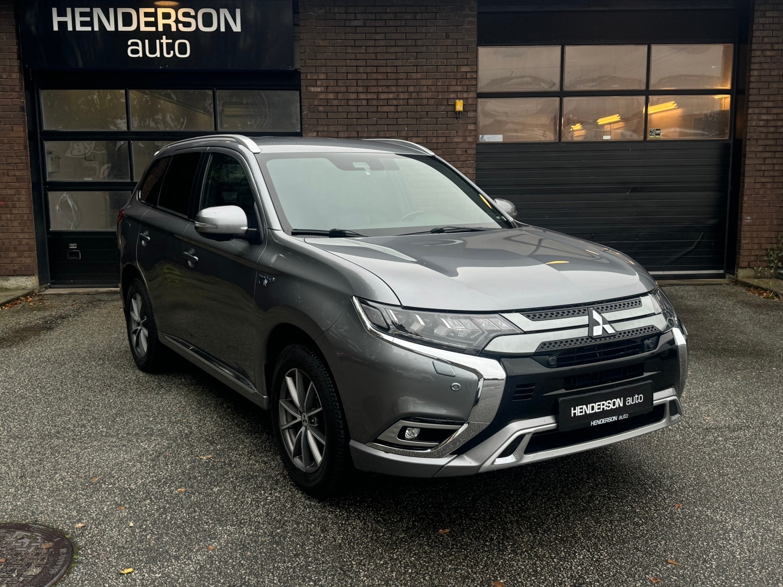 Mitsubishi Outlander PHEV CVT, 224hp, 2020