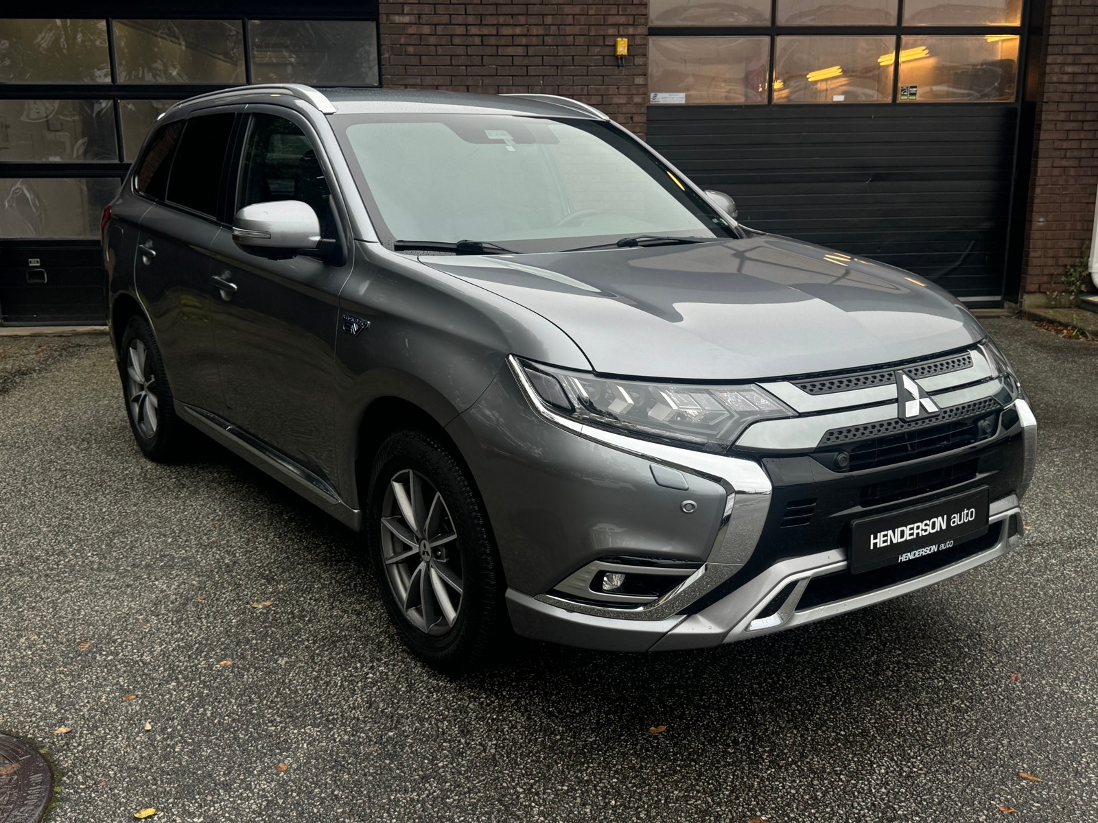 Mitsubishi Outlander PHEV CVT, 224hp, 2020