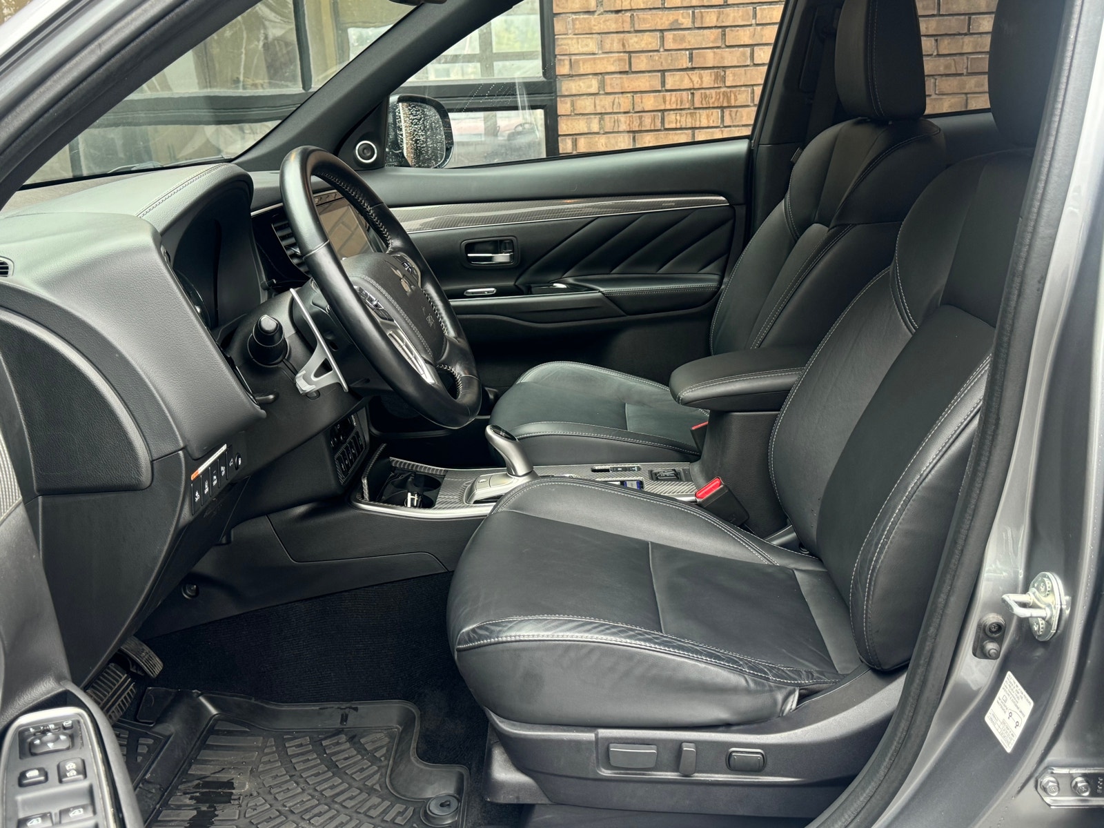 Mitsubishi Outlander PHEV CVT, 224hp, 2020