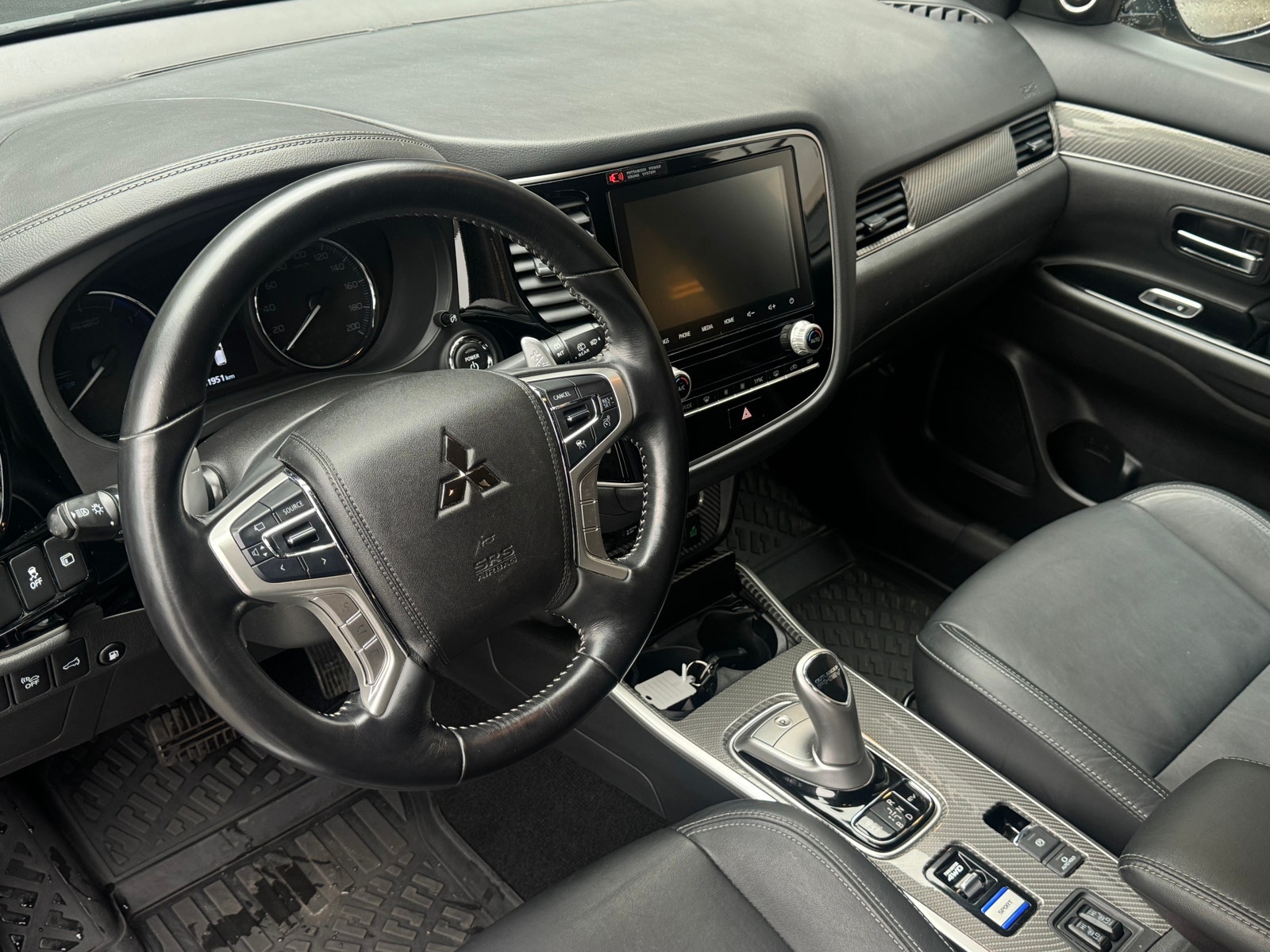 Mitsubishi Outlander PHEV CVT, 224hp, 2020