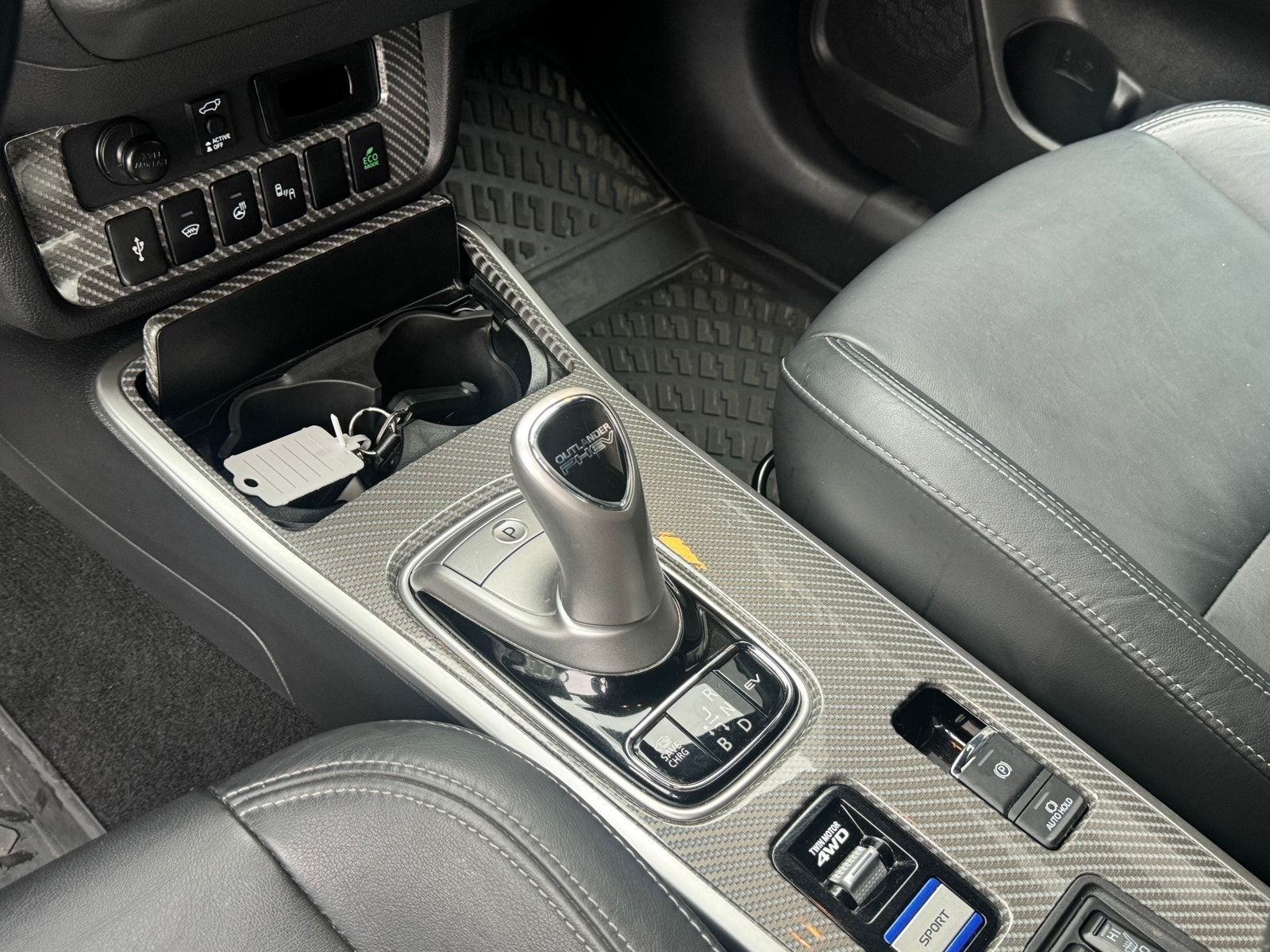 Mitsubishi Outlander PHEV CVT, 224hp, 2020