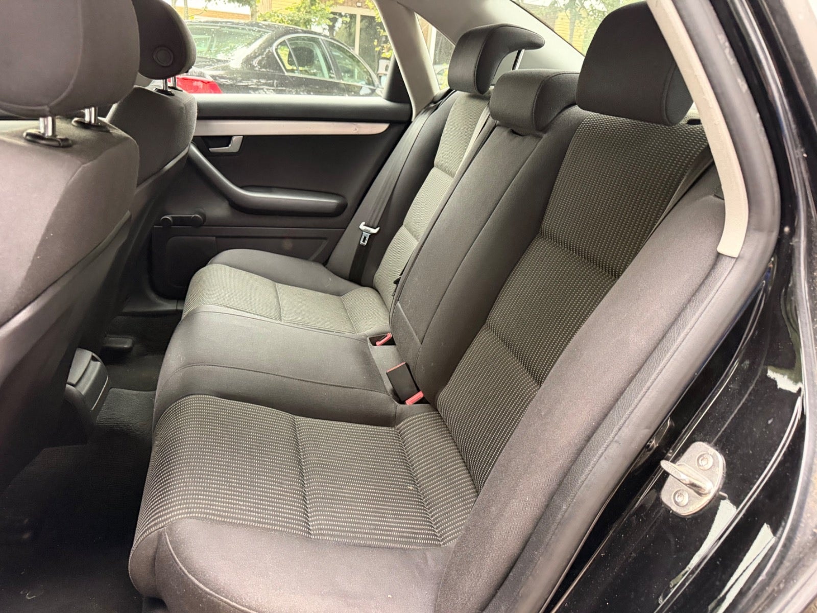 Audi A4 Sedan 1.6 Manual, 102hp, 2006