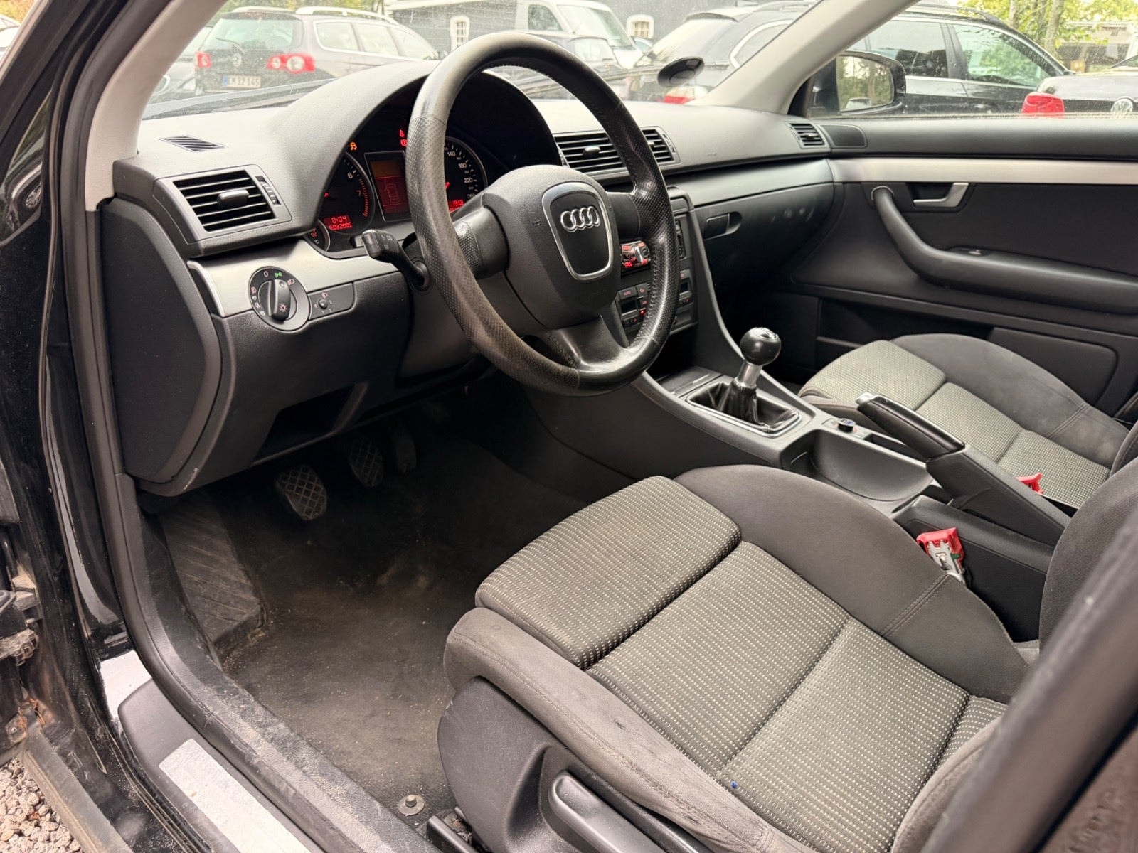 Audi A4 Sedan 1.6 Manual, 102hp, 2006