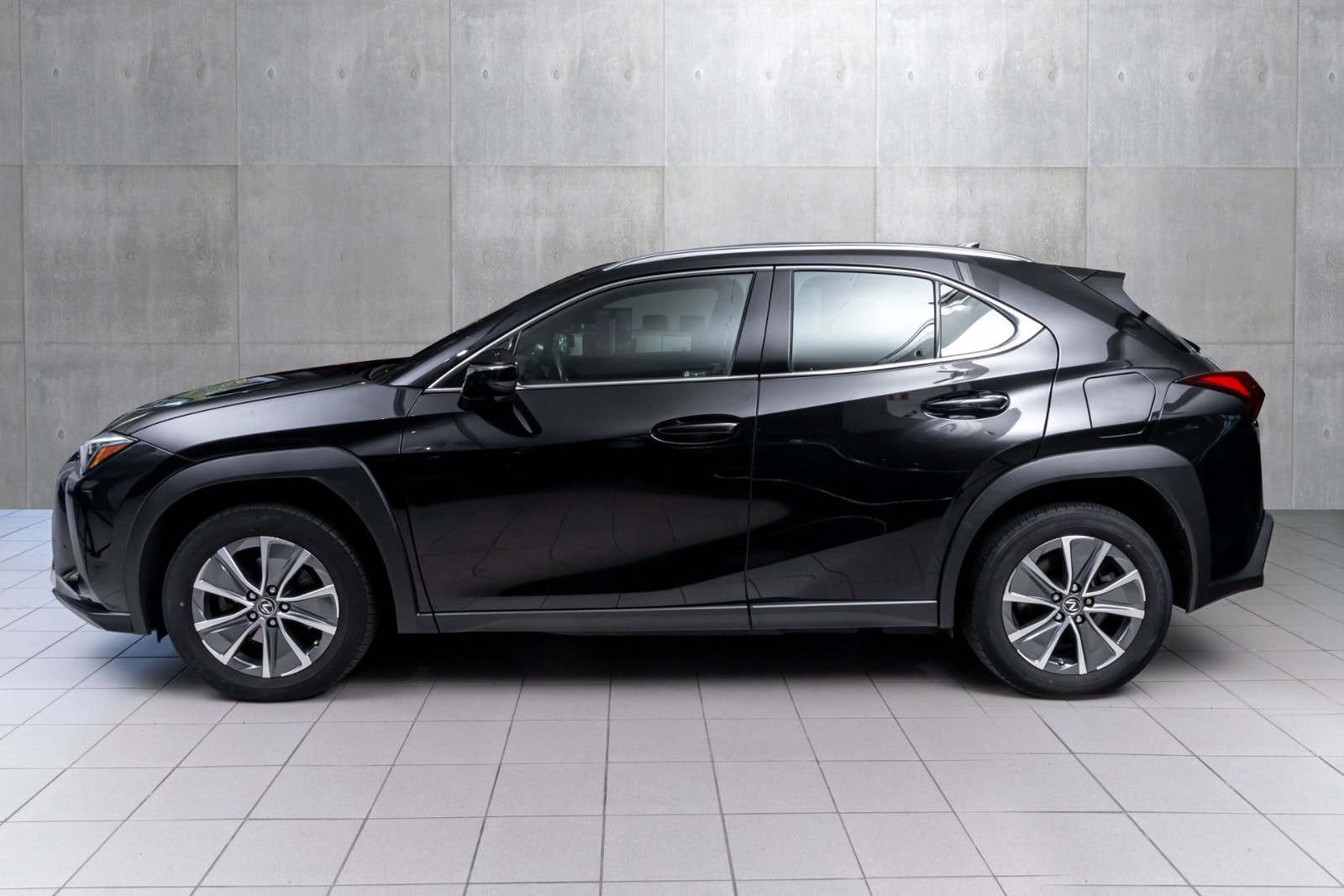 Lexus UX 300e, 204ps, 2023