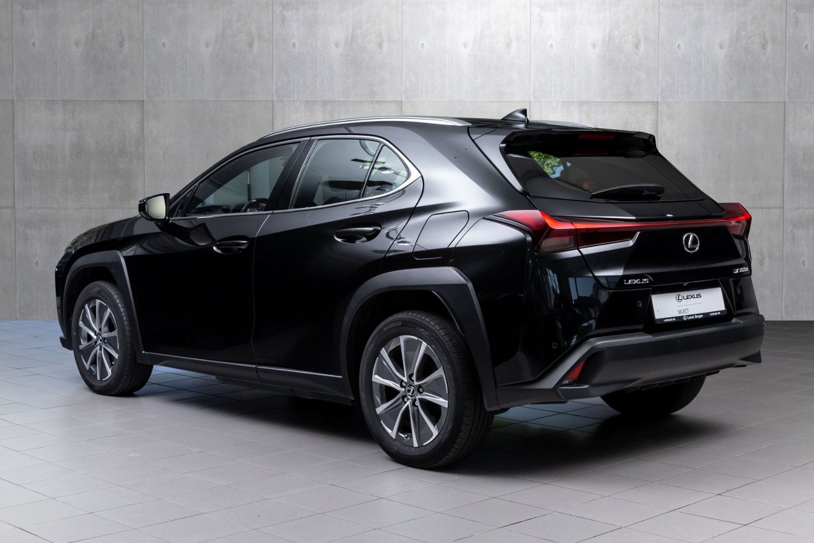 Lexus UX 300e, 204ps, 2023